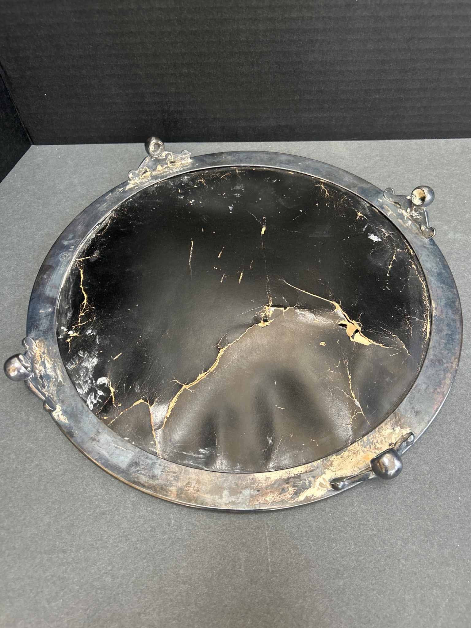 Round Mirror Tray With Metal Frame and Three-Legged Base - 3