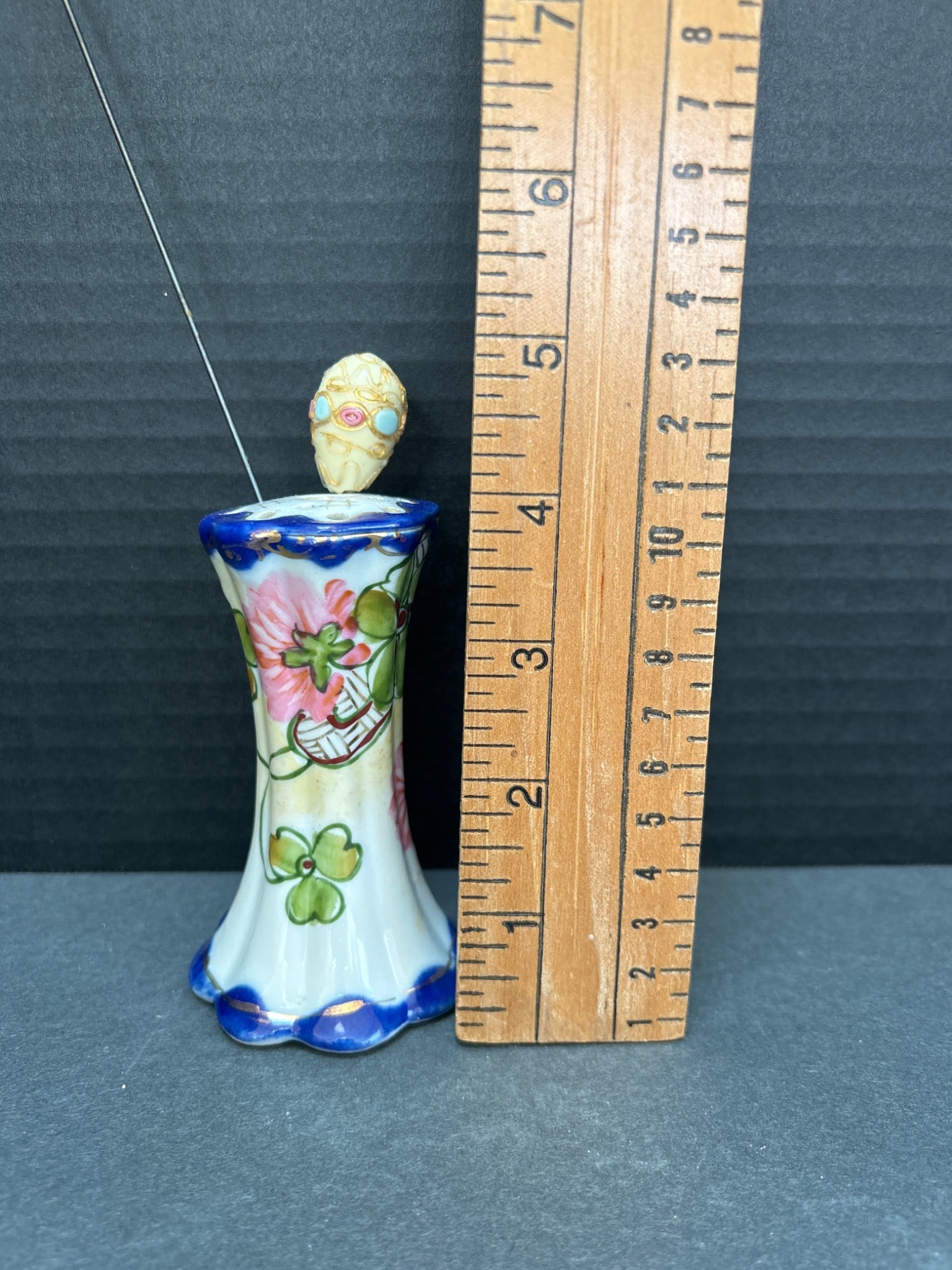 Hand-Painted Ceramic Hatpin Holder with Floral Design and Scalloped Base - 3