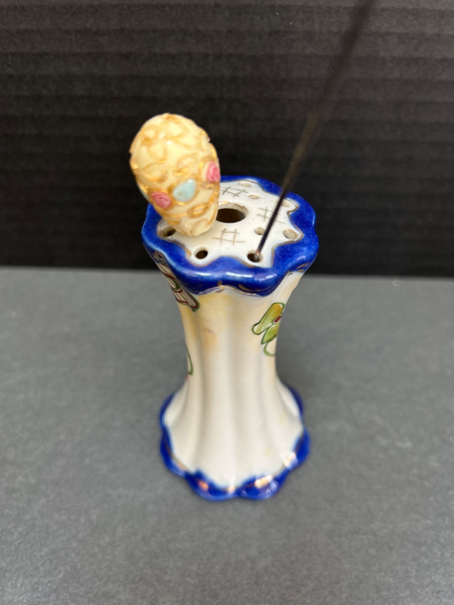 Hand-Painted Ceramic Hatpin Holder with Floral Design and Scalloped Base - 4