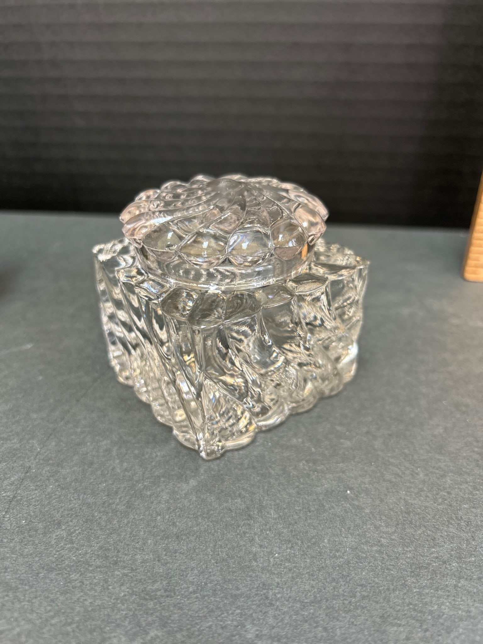 Cut Glass Inkwell with Detachable Lid and Decorative Pattern - 3