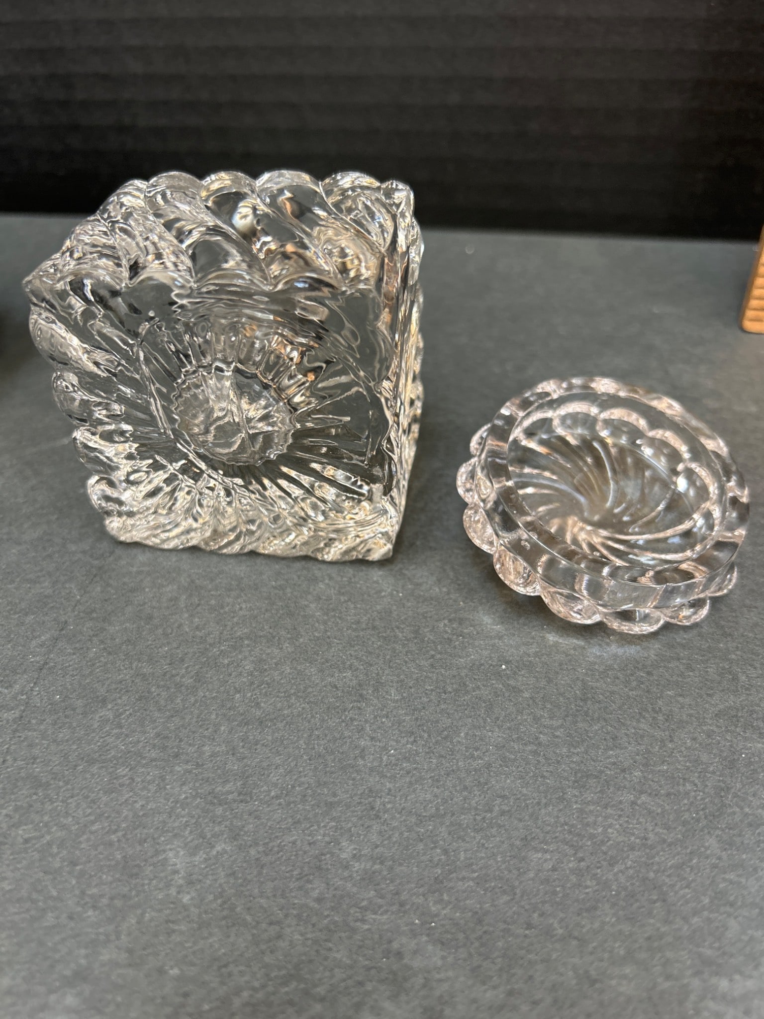 Cut Glass Inkwell with Detachable Lid and Decorative Pattern - 4
