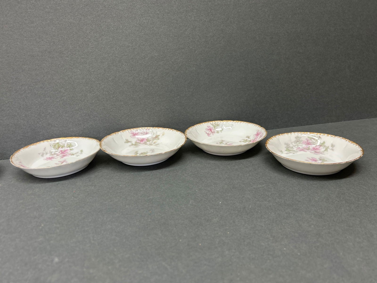 4 Goa France Porcelain Bowls with Floral Design and Gilded Trim - 4