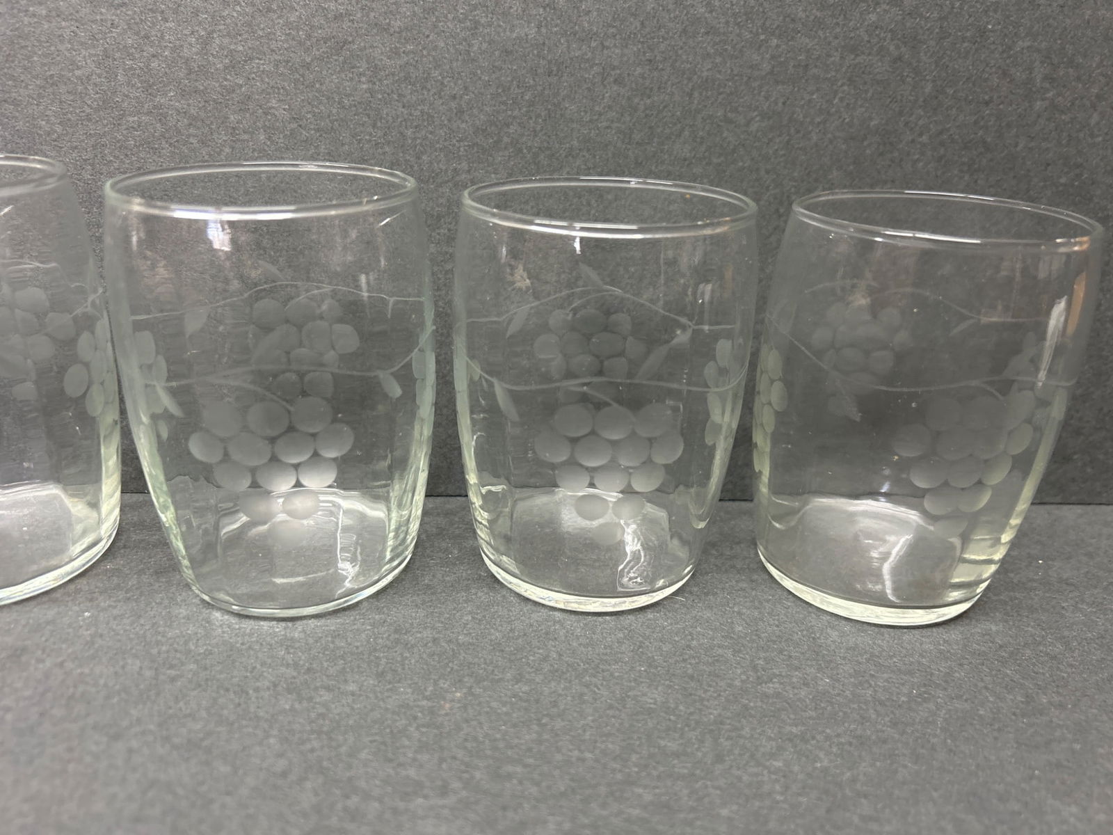 5 Etched Glass Tumblers With Grape Design - 3