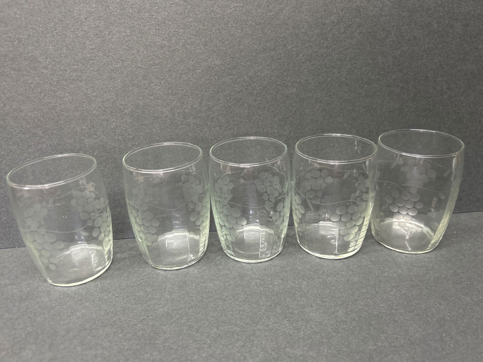 5 Etched Glass Tumblers With Grape Design - 4