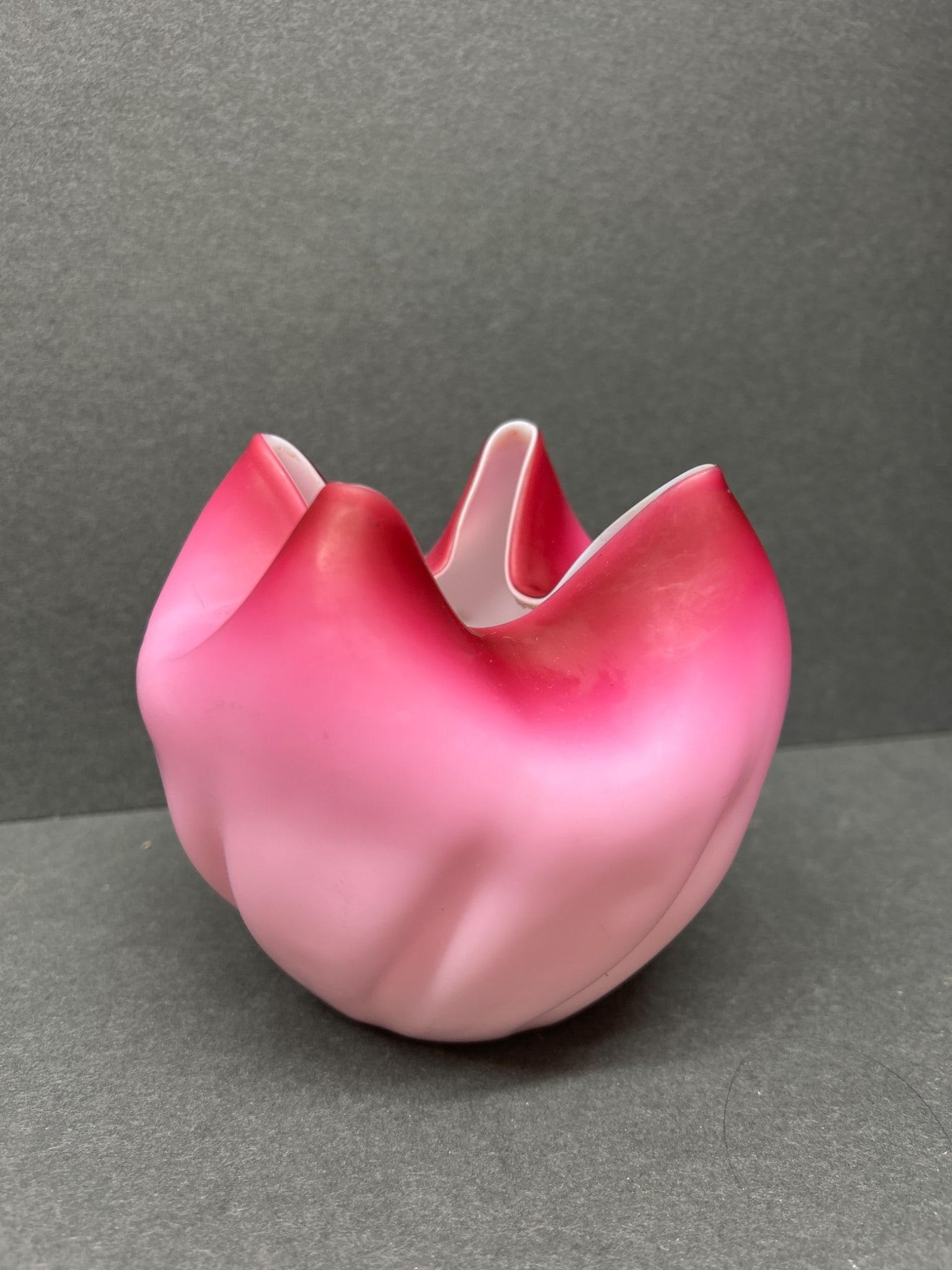 Pink Satin Glass Vase With Ruffled Edge - 2