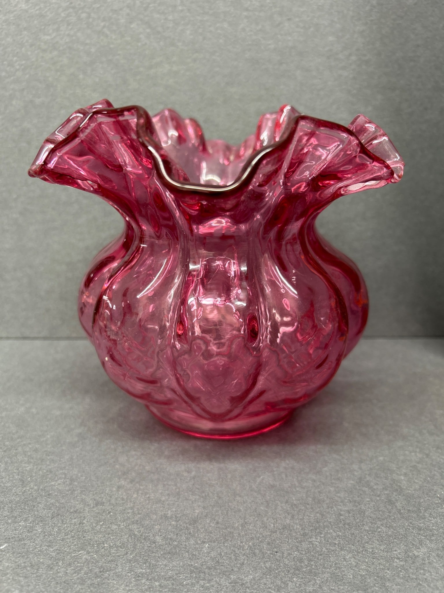 Glass Vase With Pink Ruffled Rim and Embossed Design - 3