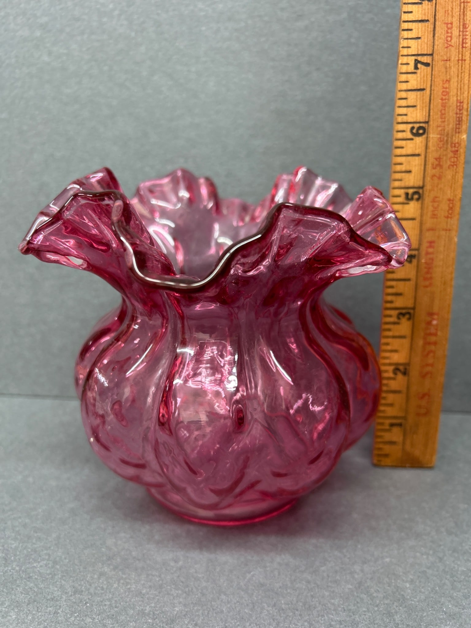 Glass Vase With Pink Ruffled Rim and Embossed Design - 4
