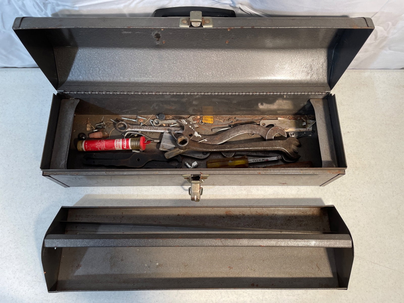 Craftsman Metal Toolbox With Assorted Tools - 2