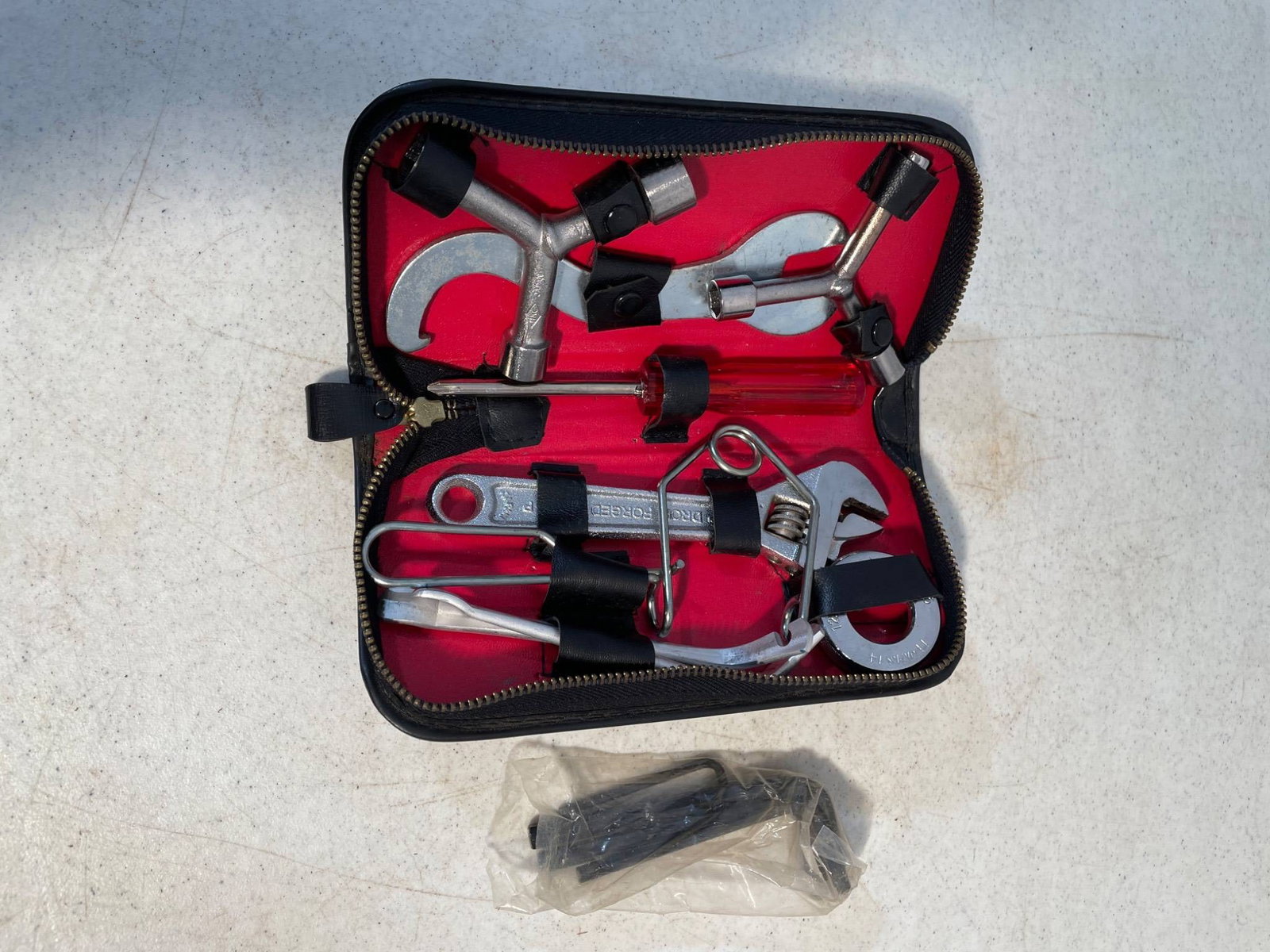 Cycle Pro Bicycle Tool Kit with Case (1 of 2)