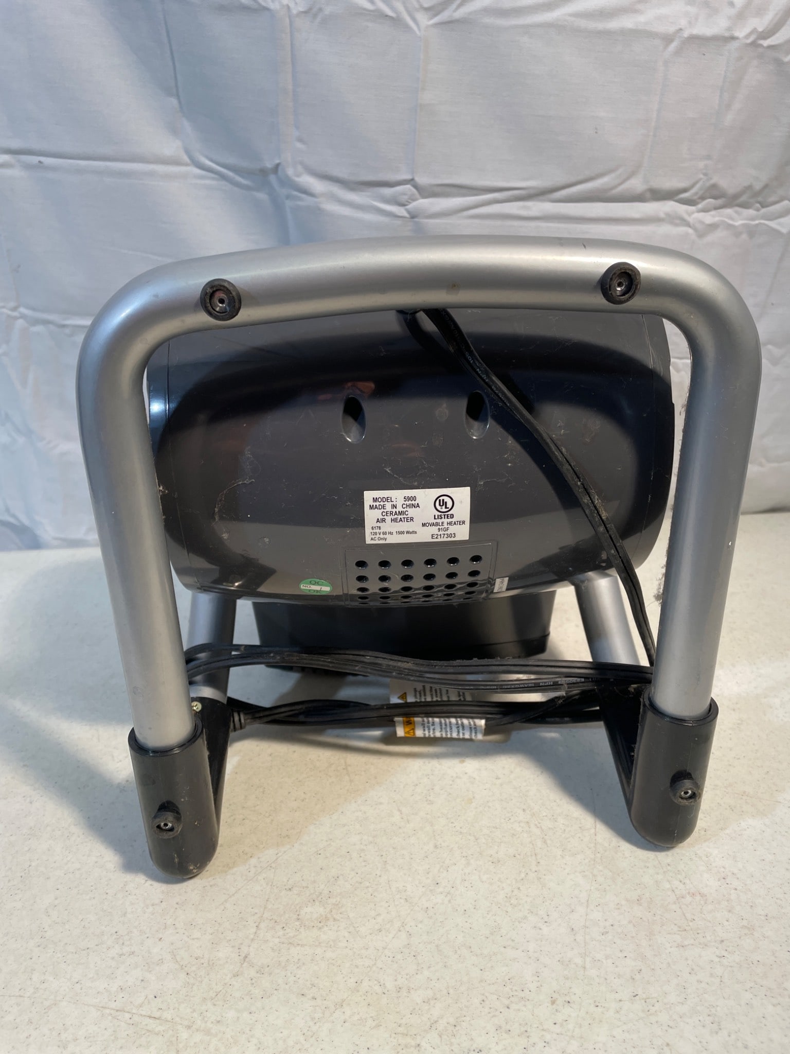 Lasko Utility Heater Model 675919 with Adjustable Thermostat - 3