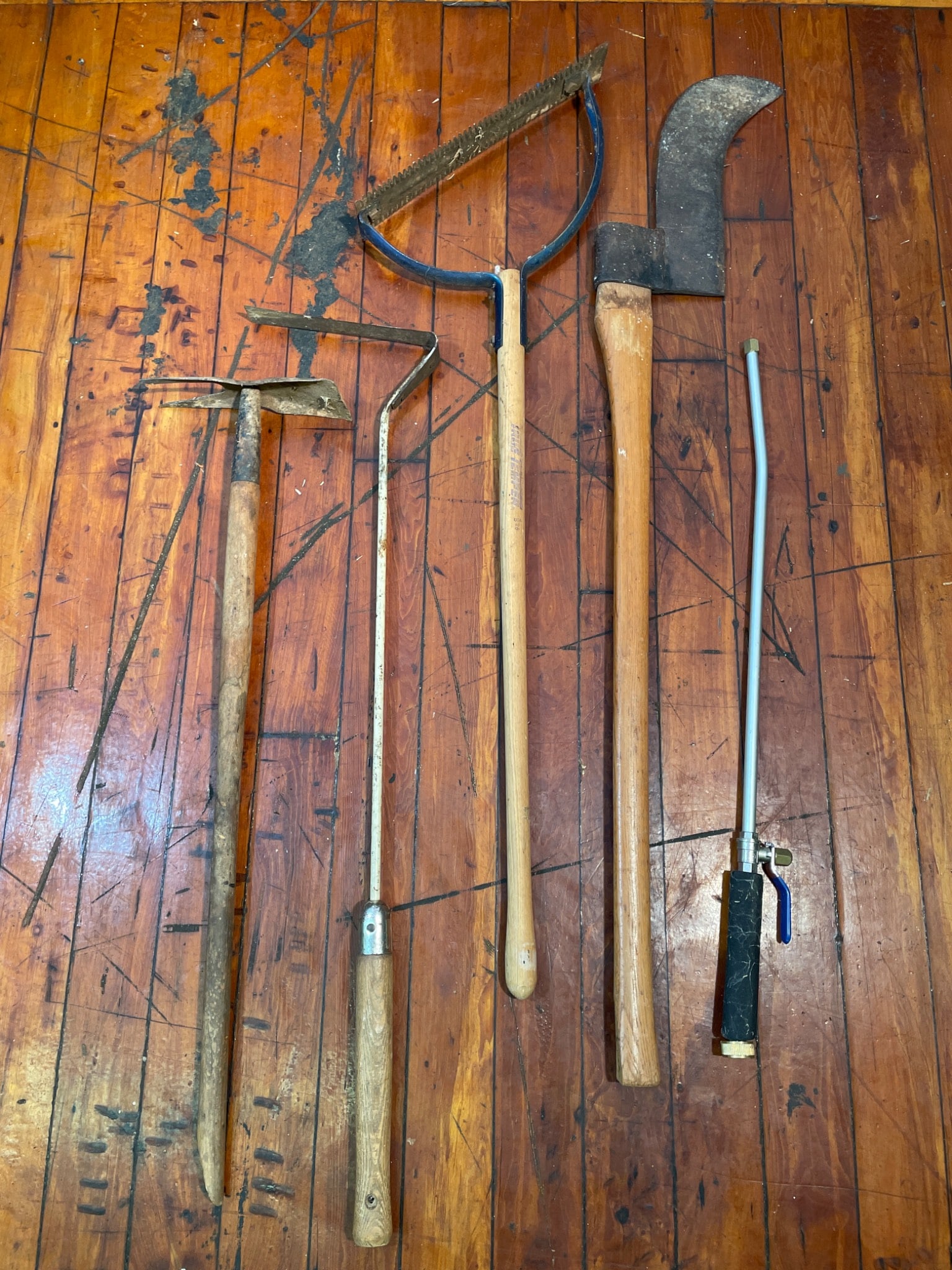 5 Assorted Yard Tools Including Hoe, Weeder, Sickle, and More (1 of 2)