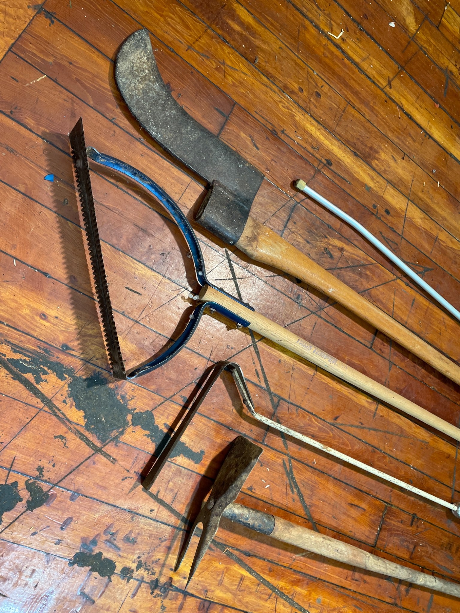5 Assorted Yard Tools Including Hoe, Weeder, Sickle, and More - 2