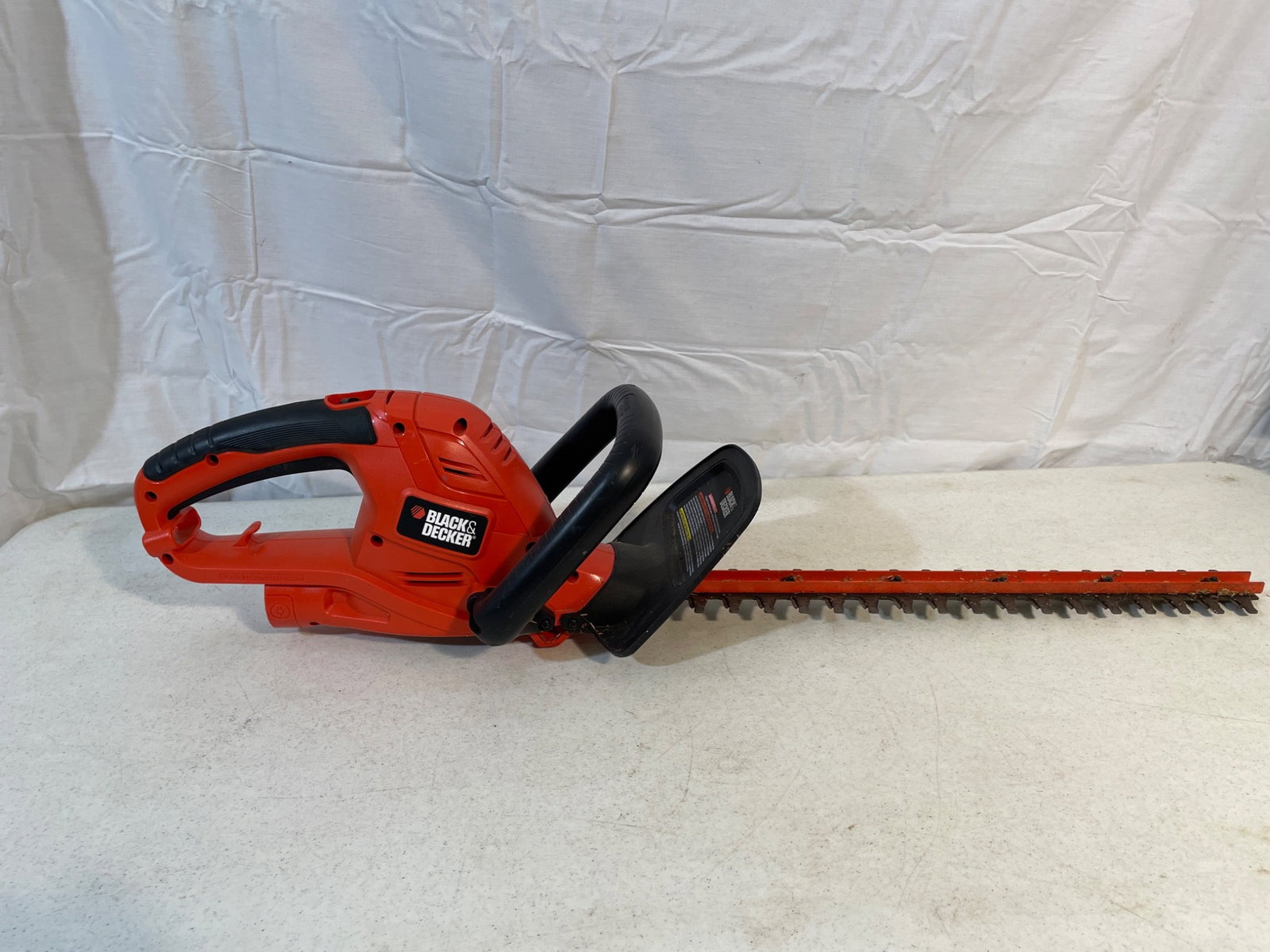 Black+Decker Electric Hedge Trimmer with Tested Functionality - 2