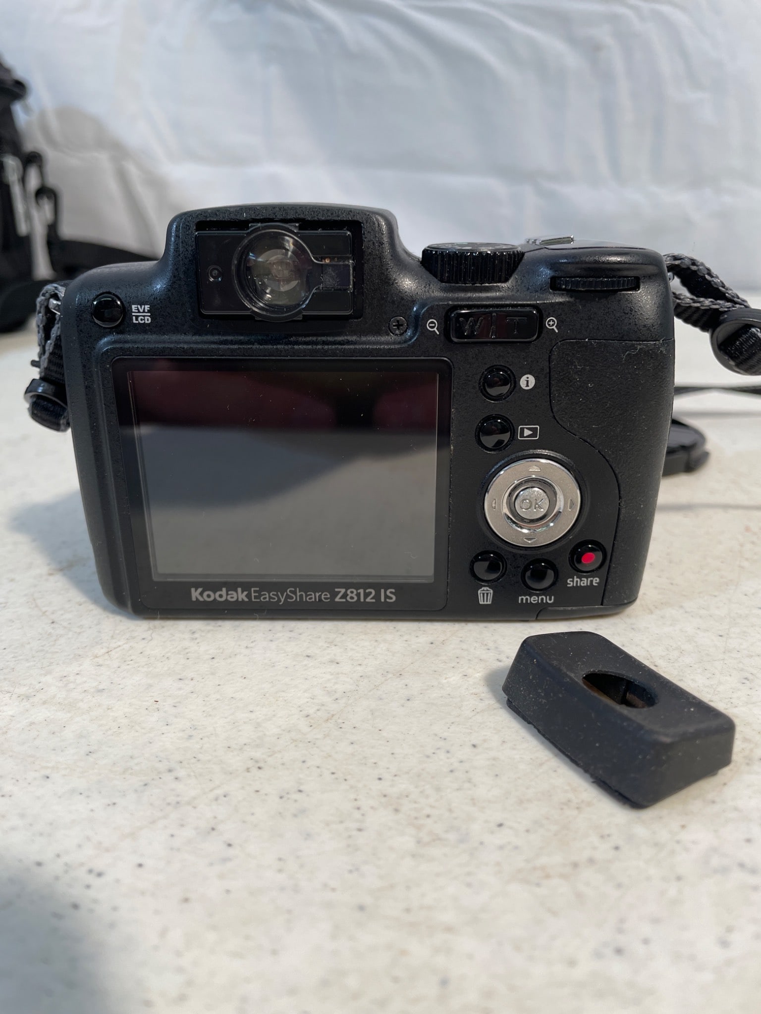 Kodak EasyShare Z812 IS Digital Camera With Accessories - 2