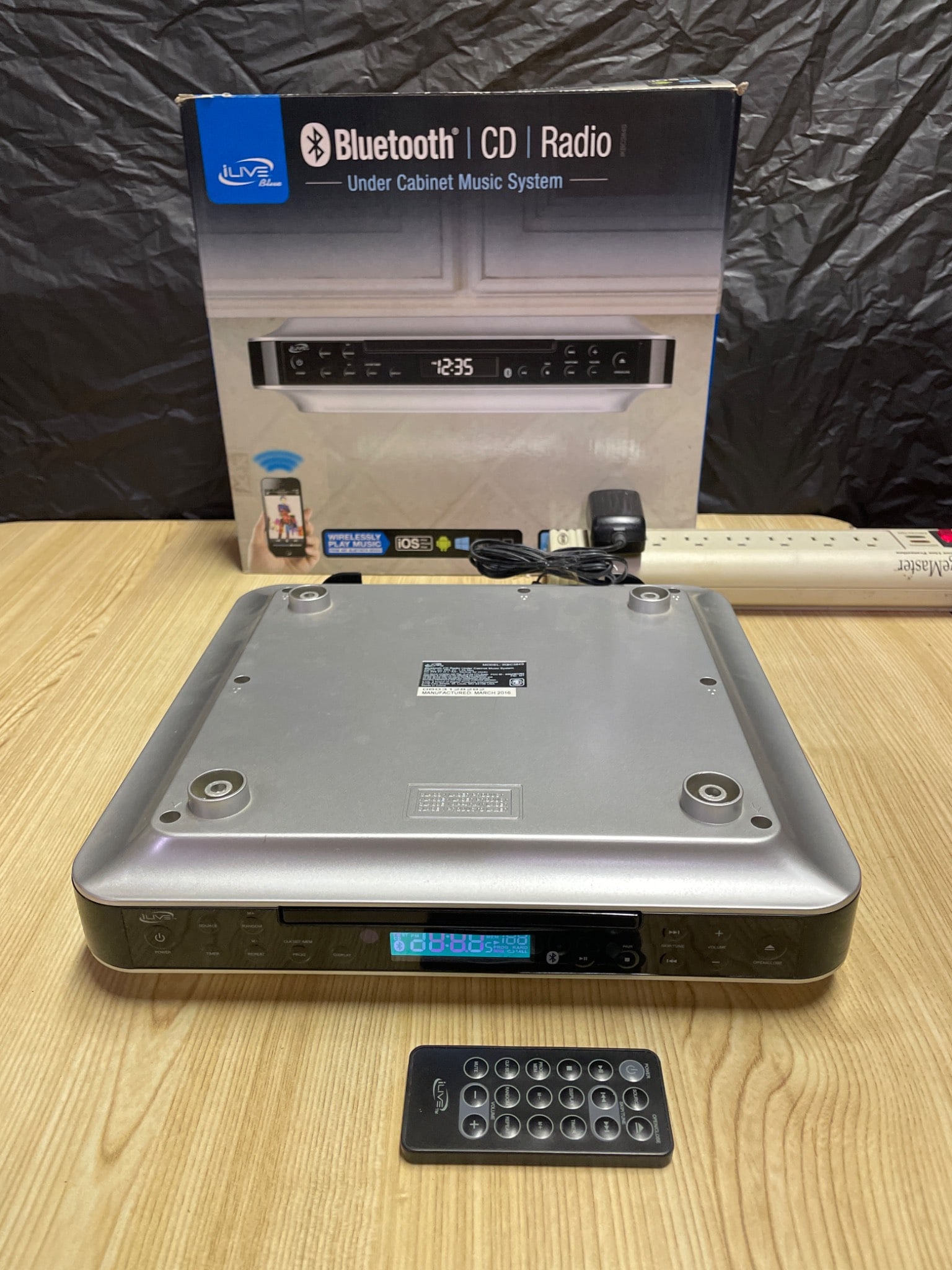 ILive IKBC384S Bluetooth CD Radio Under Cabinet Music System With Remote (1 of 3)