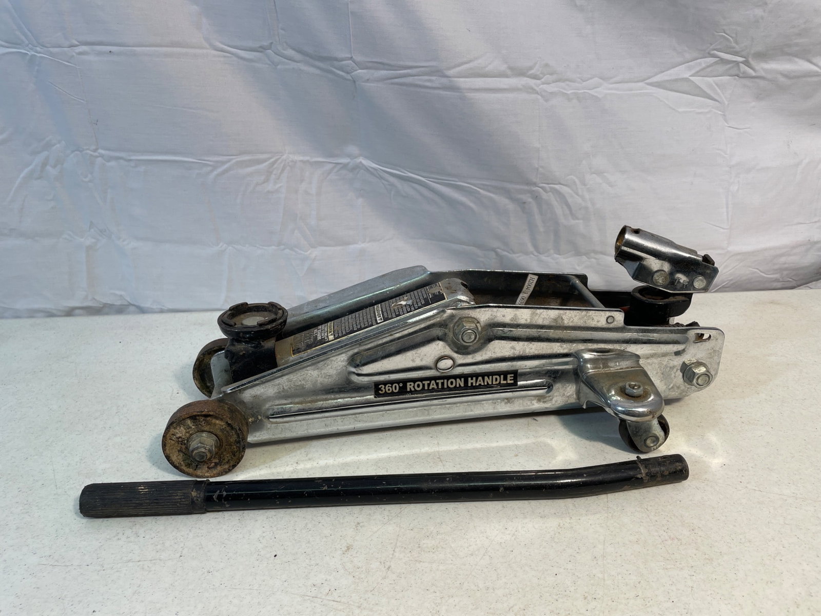 Metal Car Jack with 360 Degree Rotation Handle - 2
