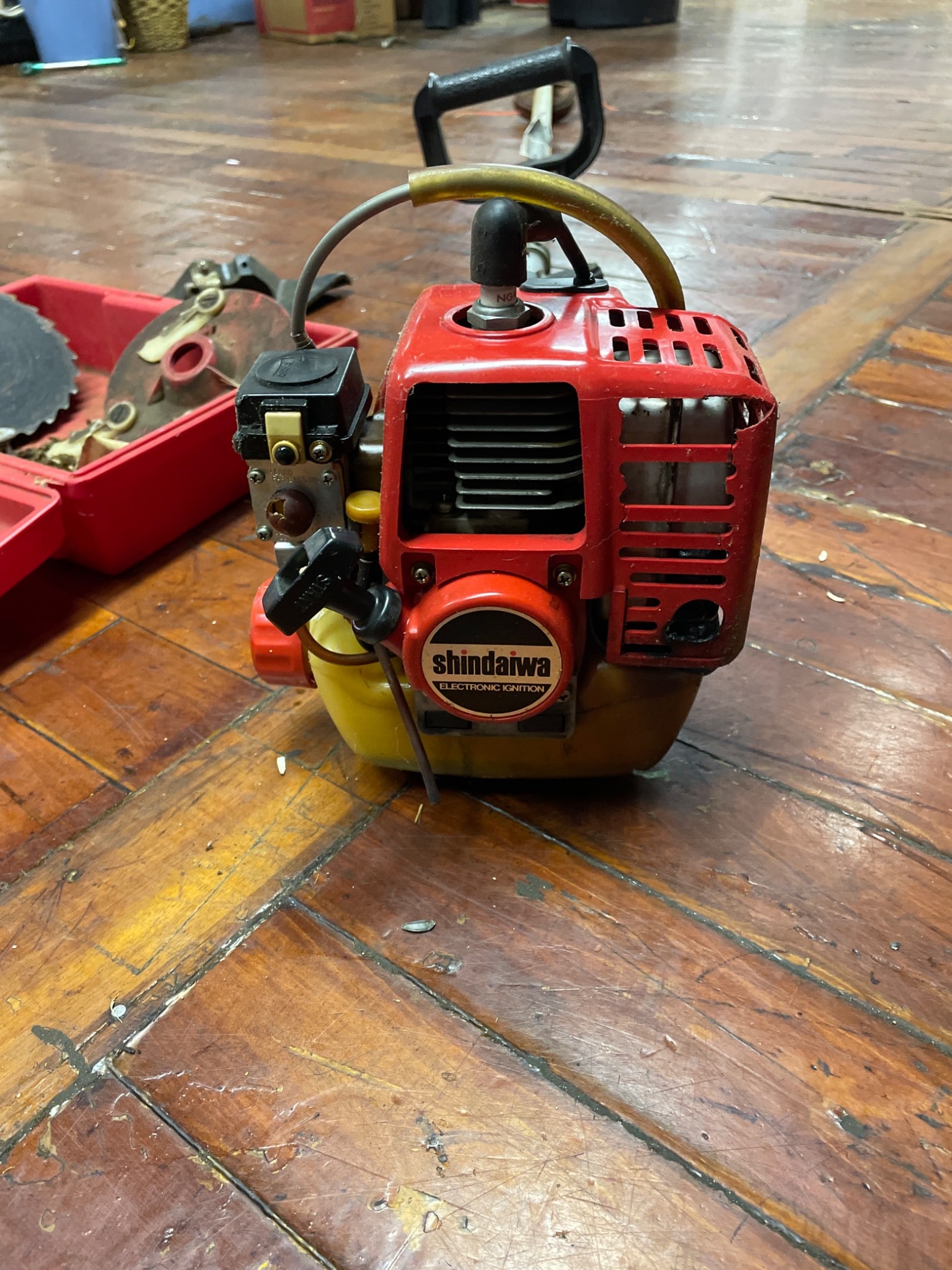 Shindaiwa T20 Gas-Powered String Trimmer With Accessories - 3