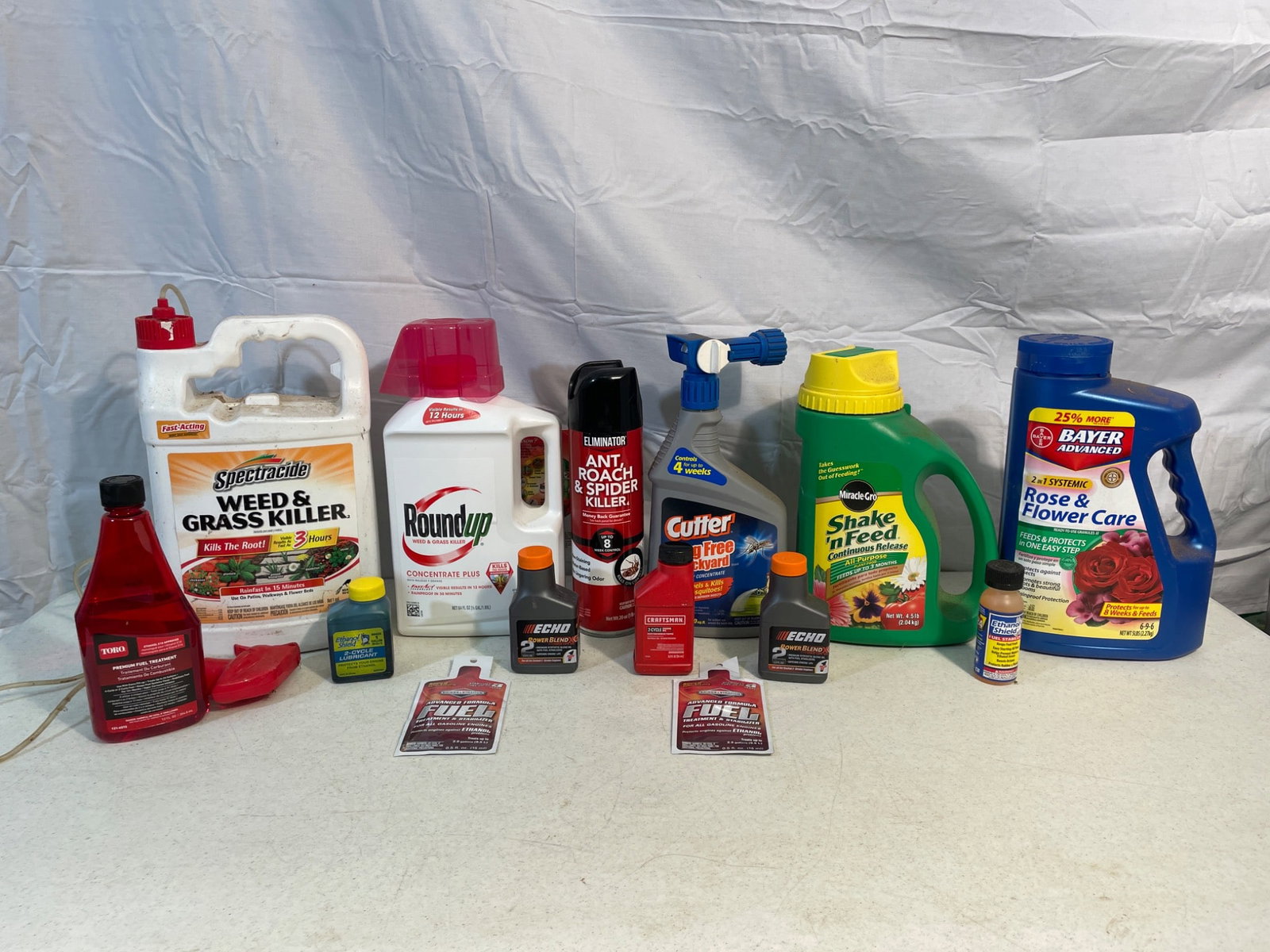 Lawn and Garden Chemicals and Pesticides (80% Full to Full): This lot includes various lawn and garden chemicals and pesticides, such as Spectracide Weed & Grass Killer, Roundup Concentrate Plus Weed & Grass Killer, and Bayer Advanced Rose & Flower Care.