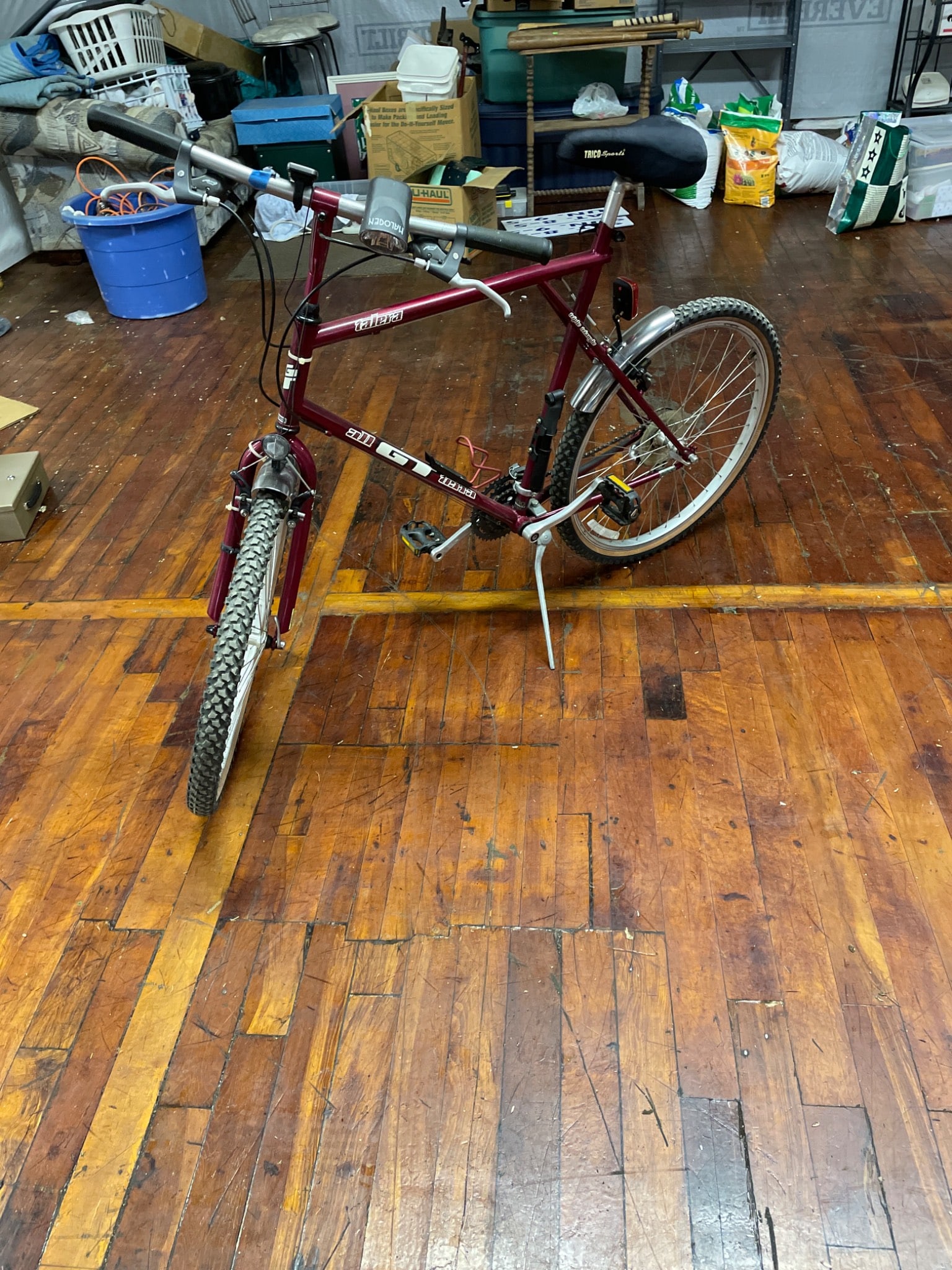 GT Talera Bicycle With 21-Speed Drivetrain and Adjustable Gearing: This listing is for a GT Talera bicycle featuring a 21-speed drivetrain. The tires currently hold air. Note that the gear-changing mechanism will require some adjustment for optimal performance. The o