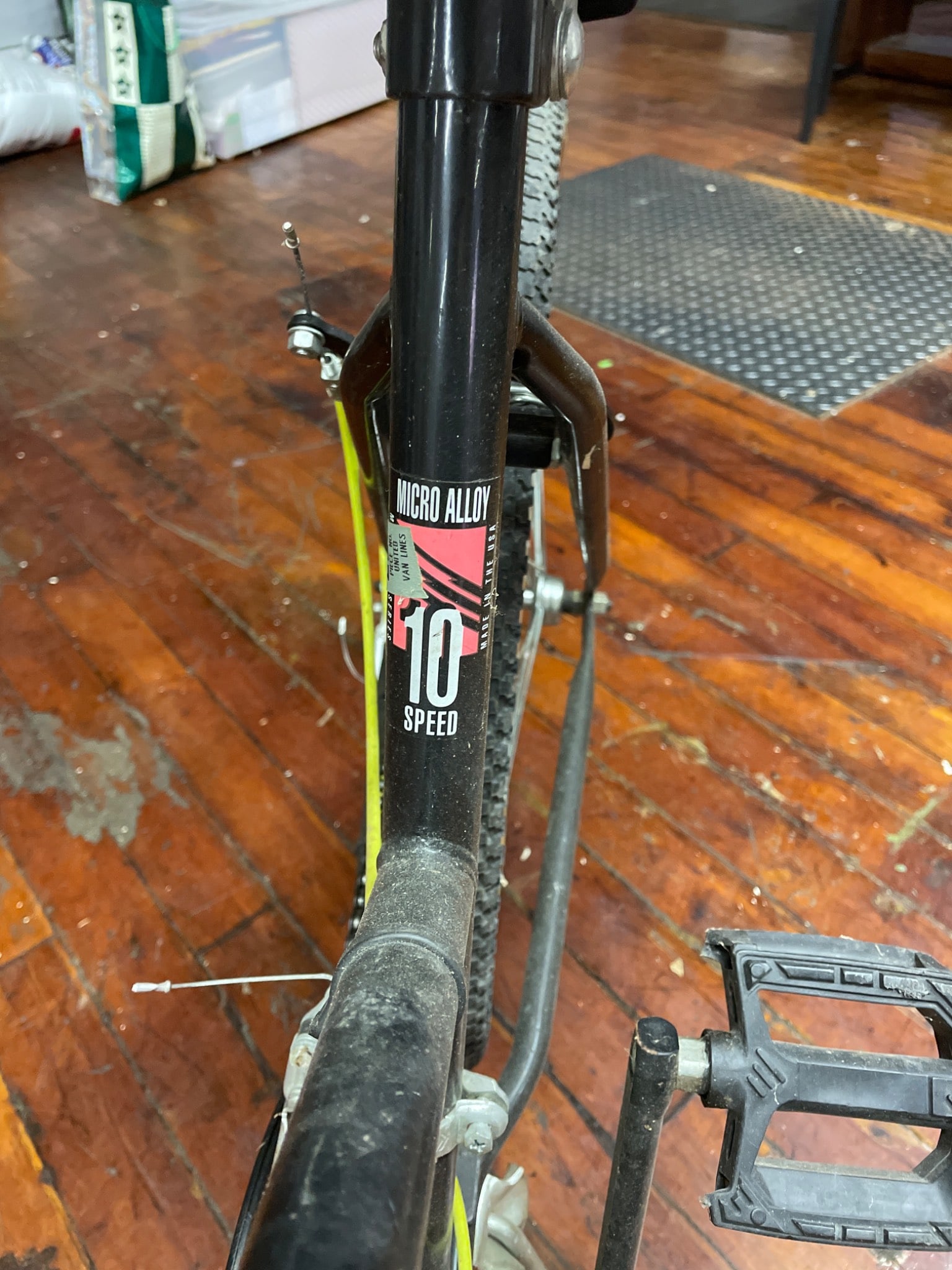 Cinero 10-Speed Bicycle With Steel Frame and Needs New Tires - 3