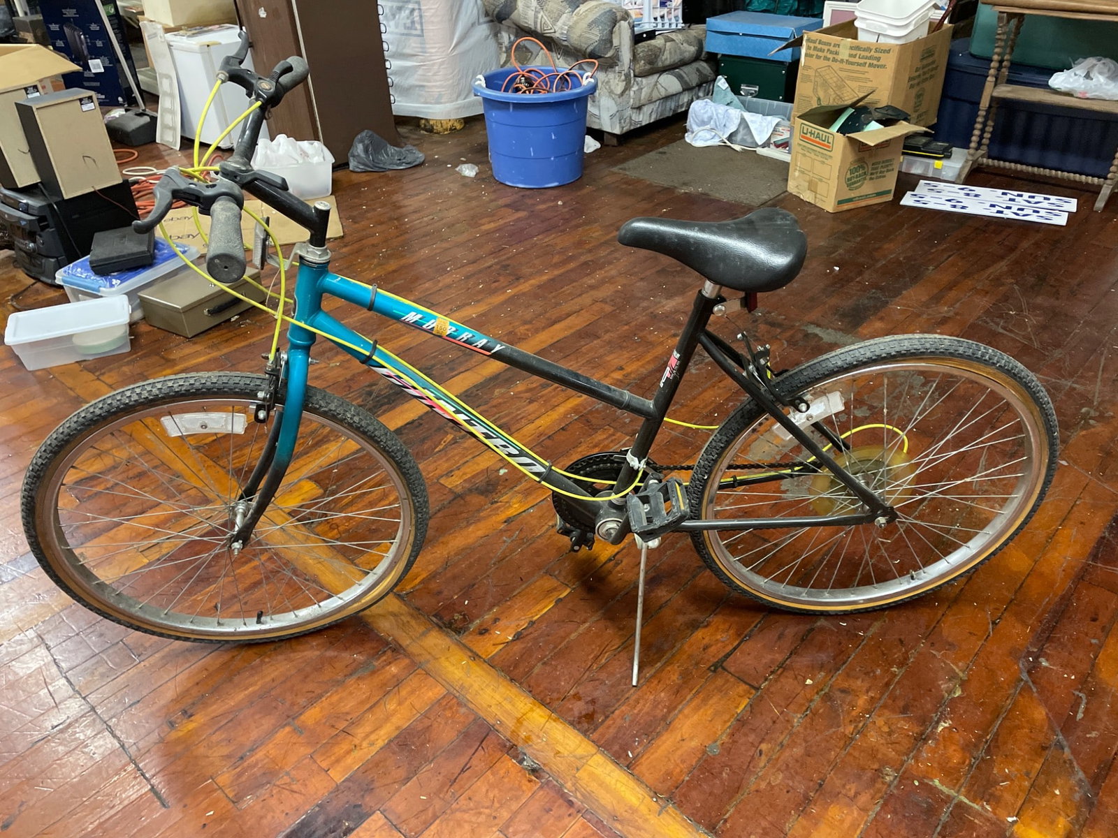Cinero 10-Speed Bicycle With Steel Frame and Needs New Tires - 4