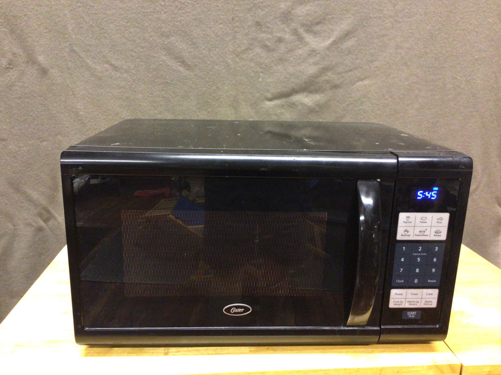 Oster Countertop Microwave Oven, Model OGYM1101, 1100 Watts (1 of 3)