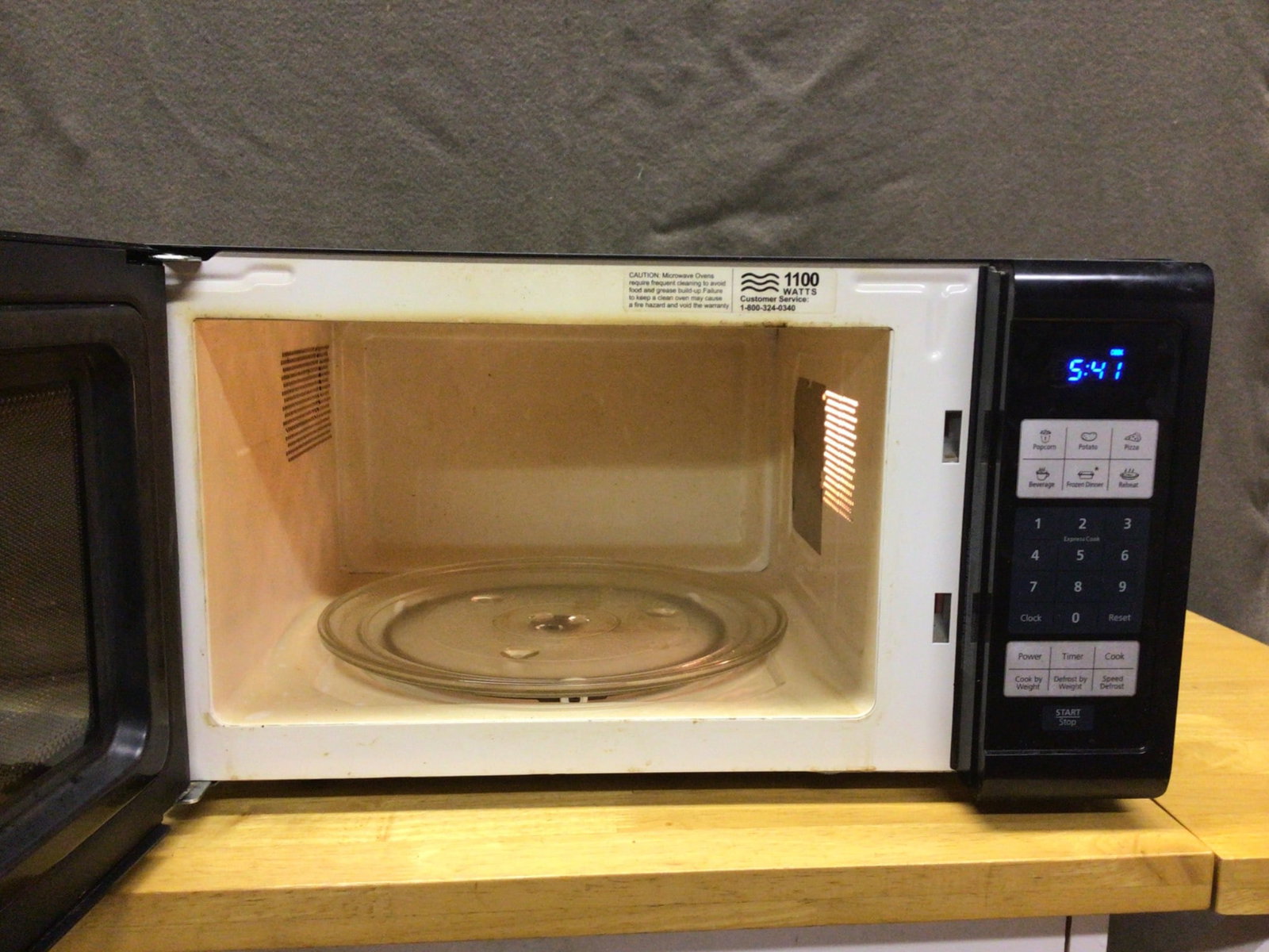 Oster Countertop Microwave Oven, Model OGYM1101, 1100 Watts - 2
