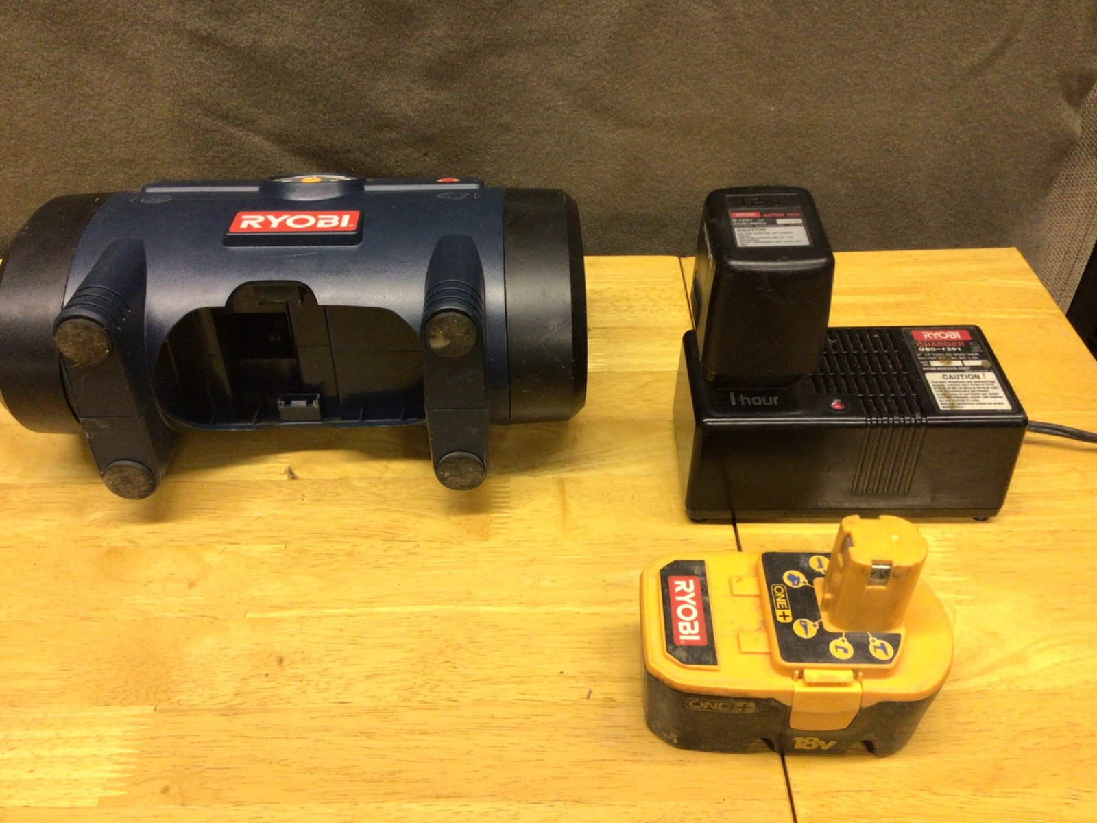 Ryobi 18V Cordless Inflator with Battery, Charger, and Accessories - 5