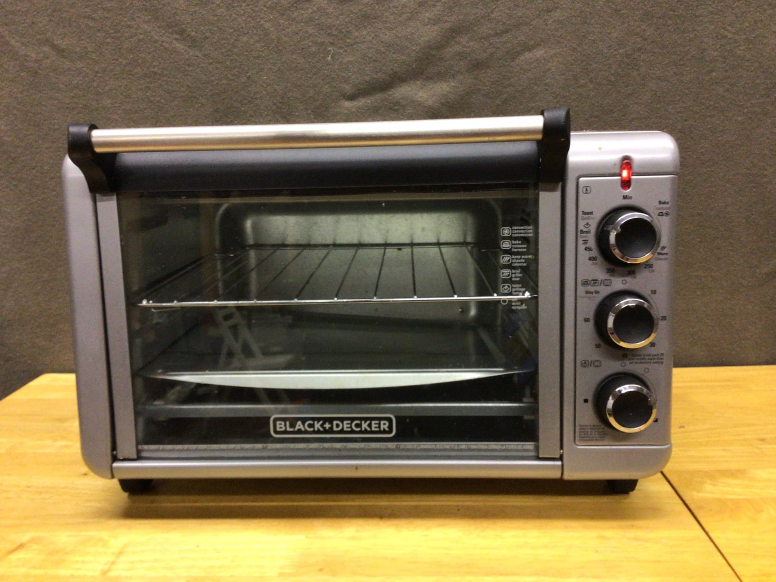 Black+Decker Countertop Toaster Oven with Multifunction Dial Controls (1 of 4)