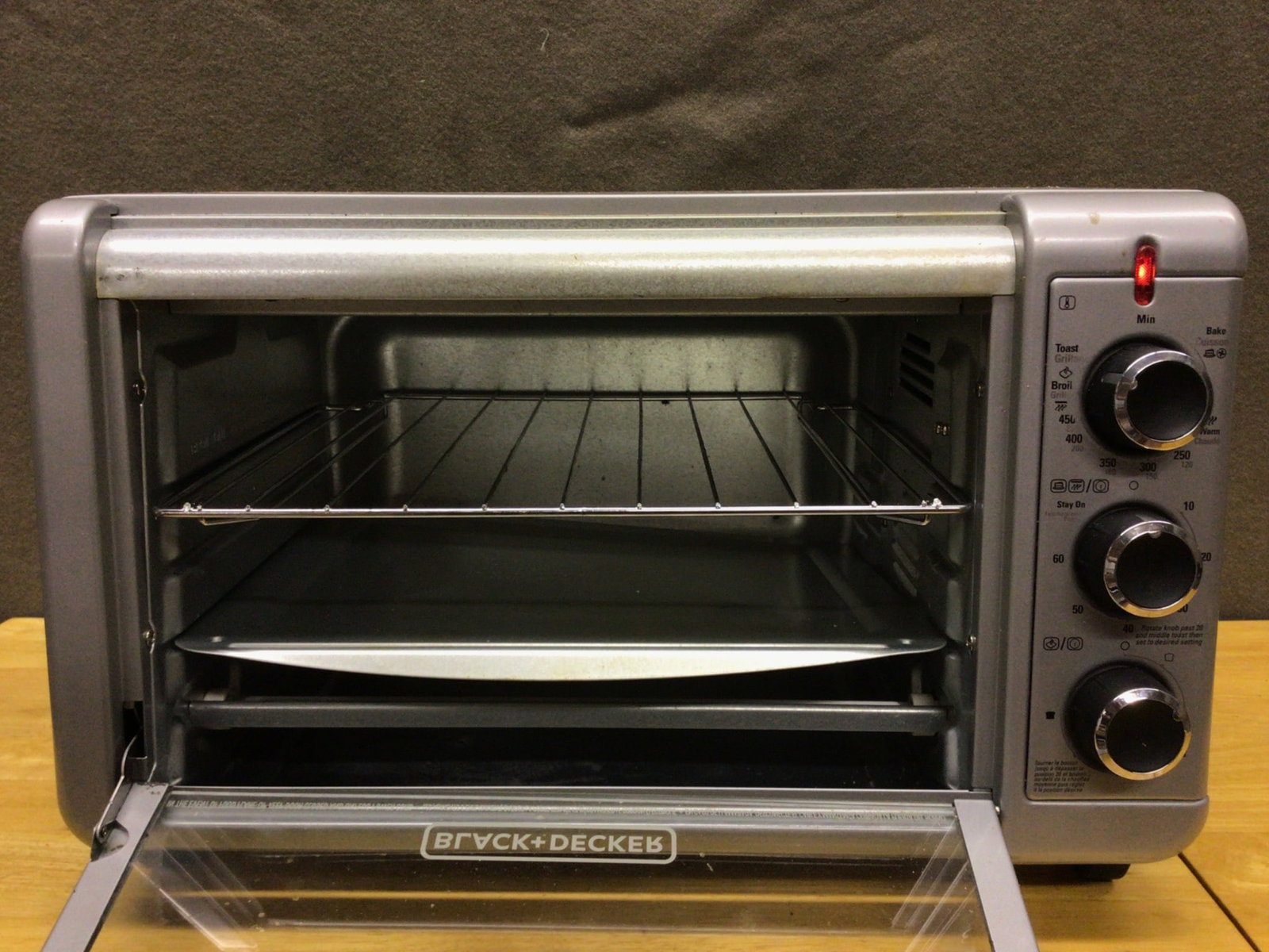 Black+Decker Countertop Toaster Oven with Multifunction Dial Controls - 2