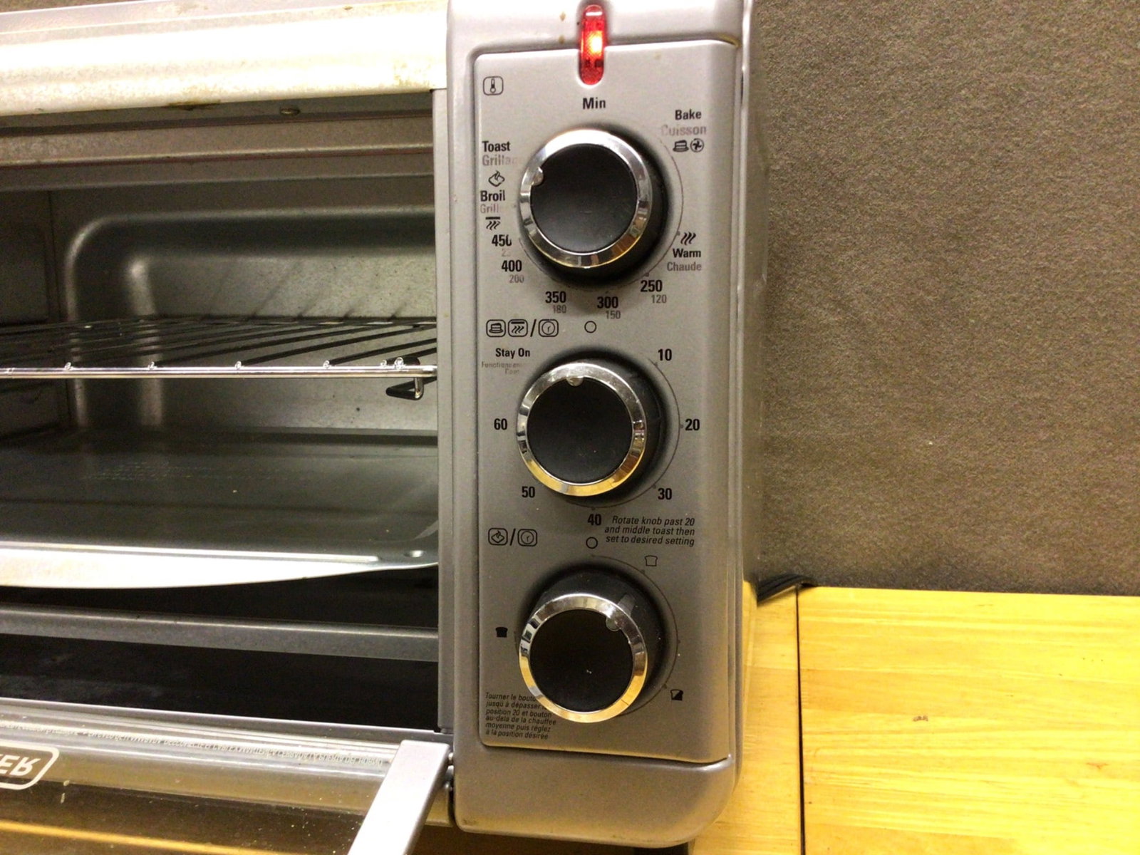 Black+Decker Countertop Toaster Oven with Multifunction Dial Controls - 3