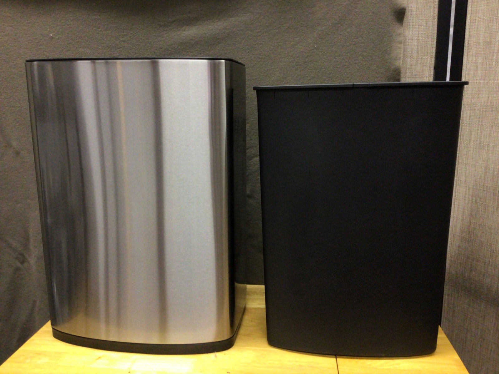 Stainless Steel Trash Can with Removable Plastic Liner - 3