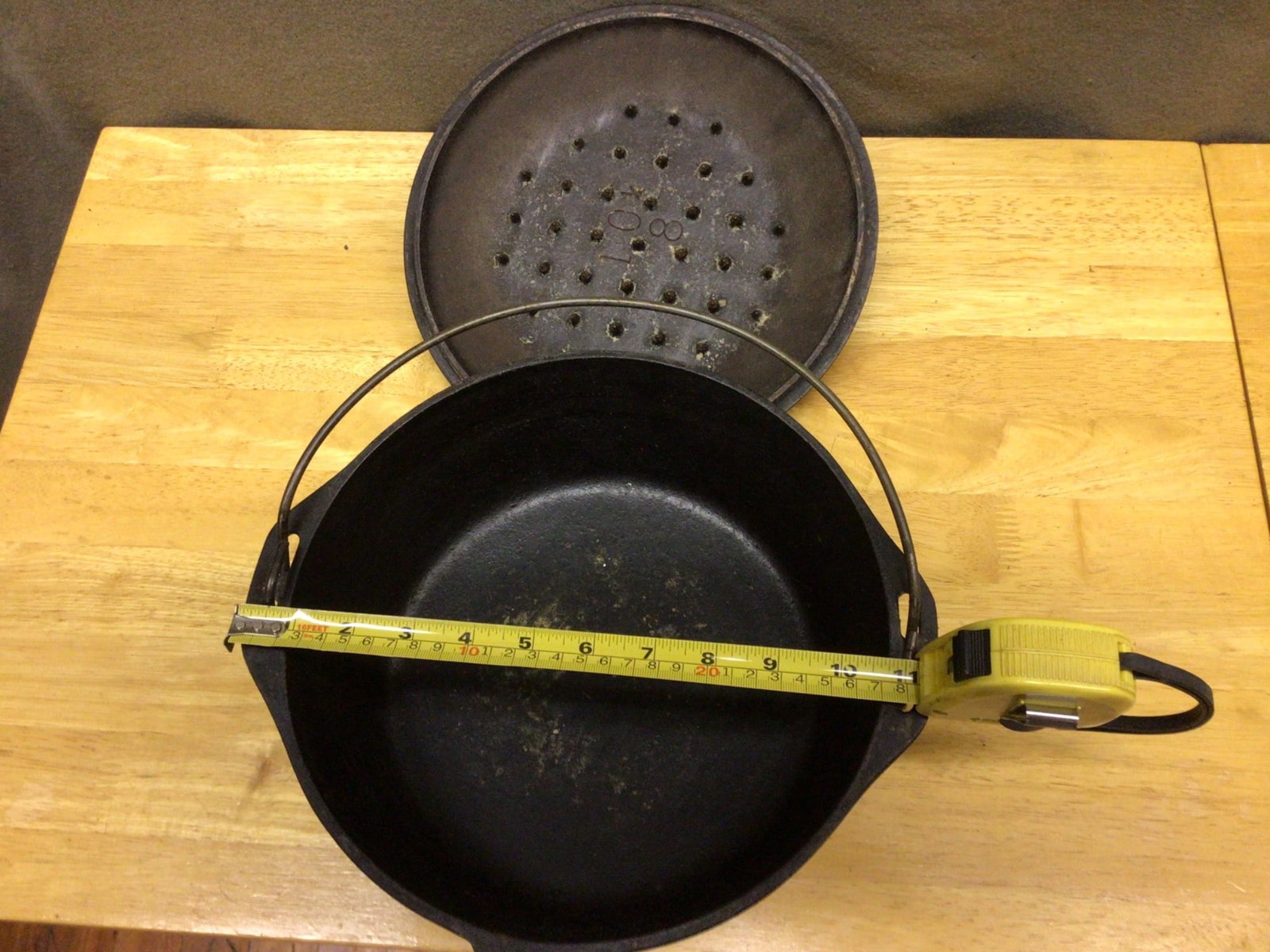 Cast Iron Dutch Oven With Perforated Lid and Wire Handle - 4