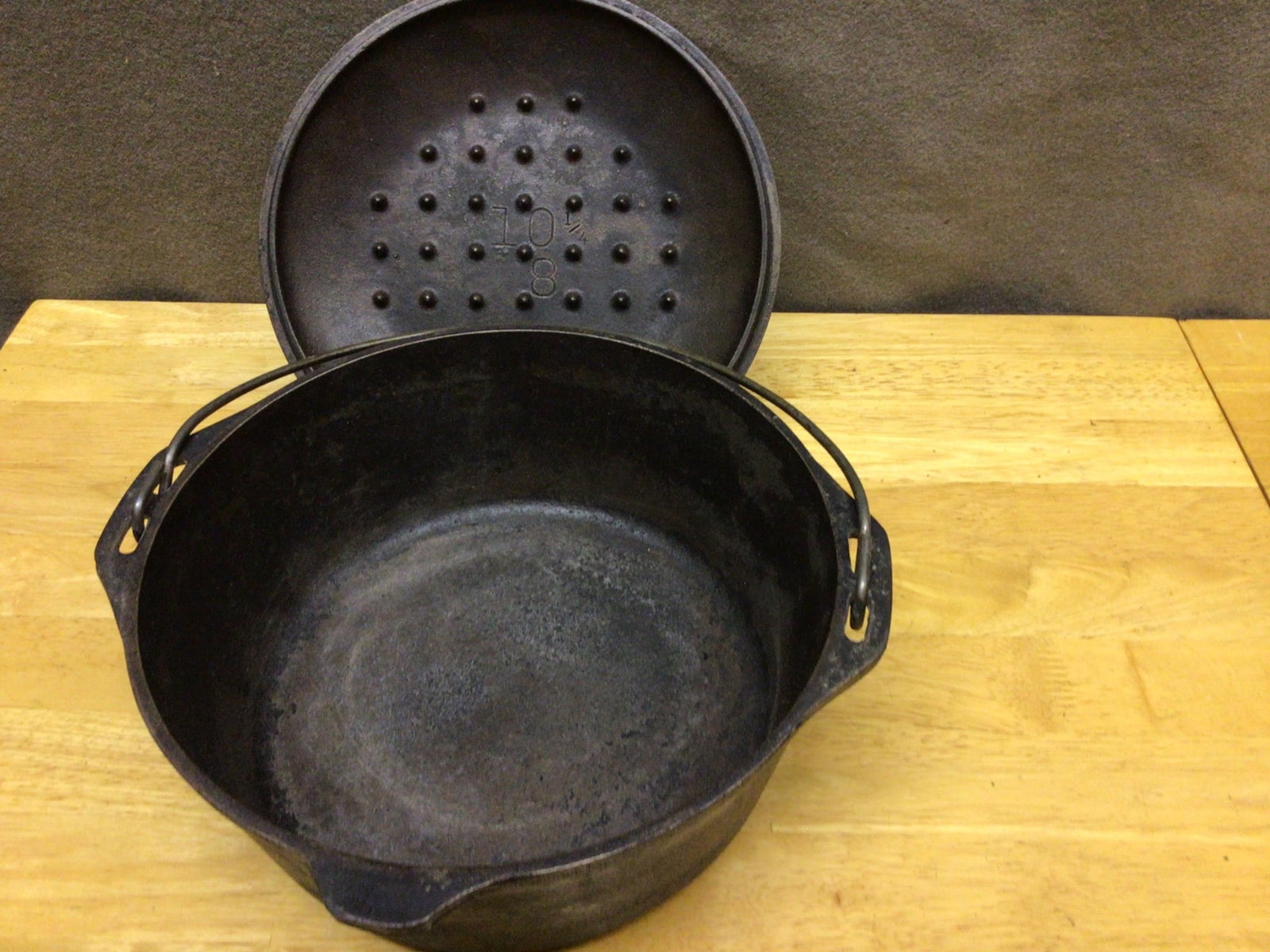 Cast Iron Dutch Oven with Lid and Bail Handle - 2