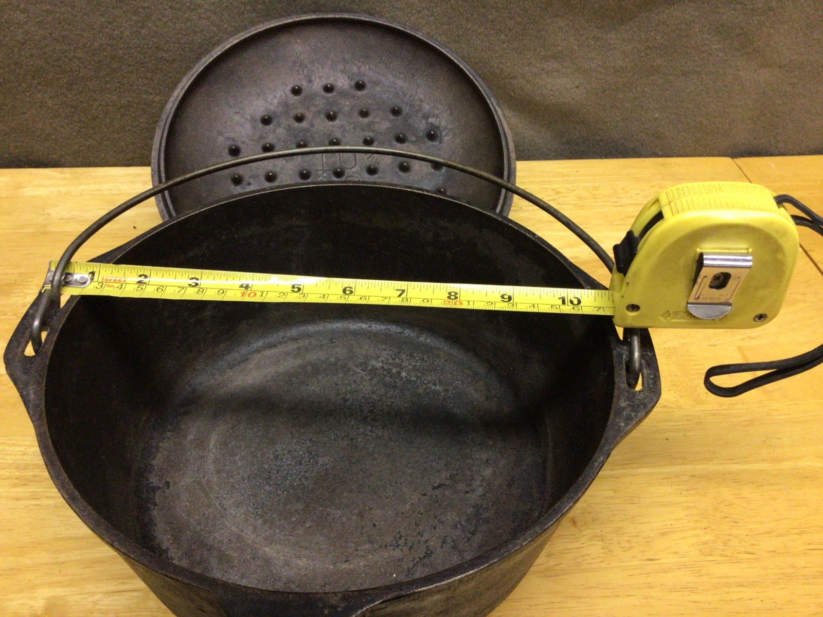Cast Iron Dutch Oven with Lid and Bail Handle - 4