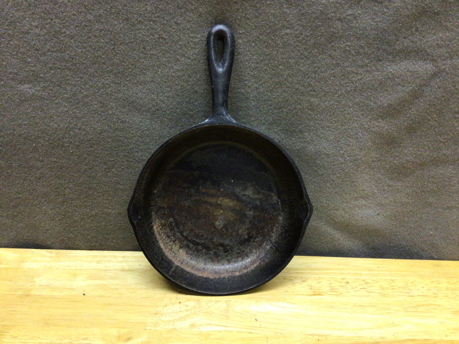 Cast Iron Skillet No. 8, 10.5 Inch Diameter with Heat Ring: This is a cast iron skillet marked with 'No. 8' on the bottom, indicating its size, with a diameter of approximately 10.5 inches as shown in the photos. The skillet features a heat ring bottom