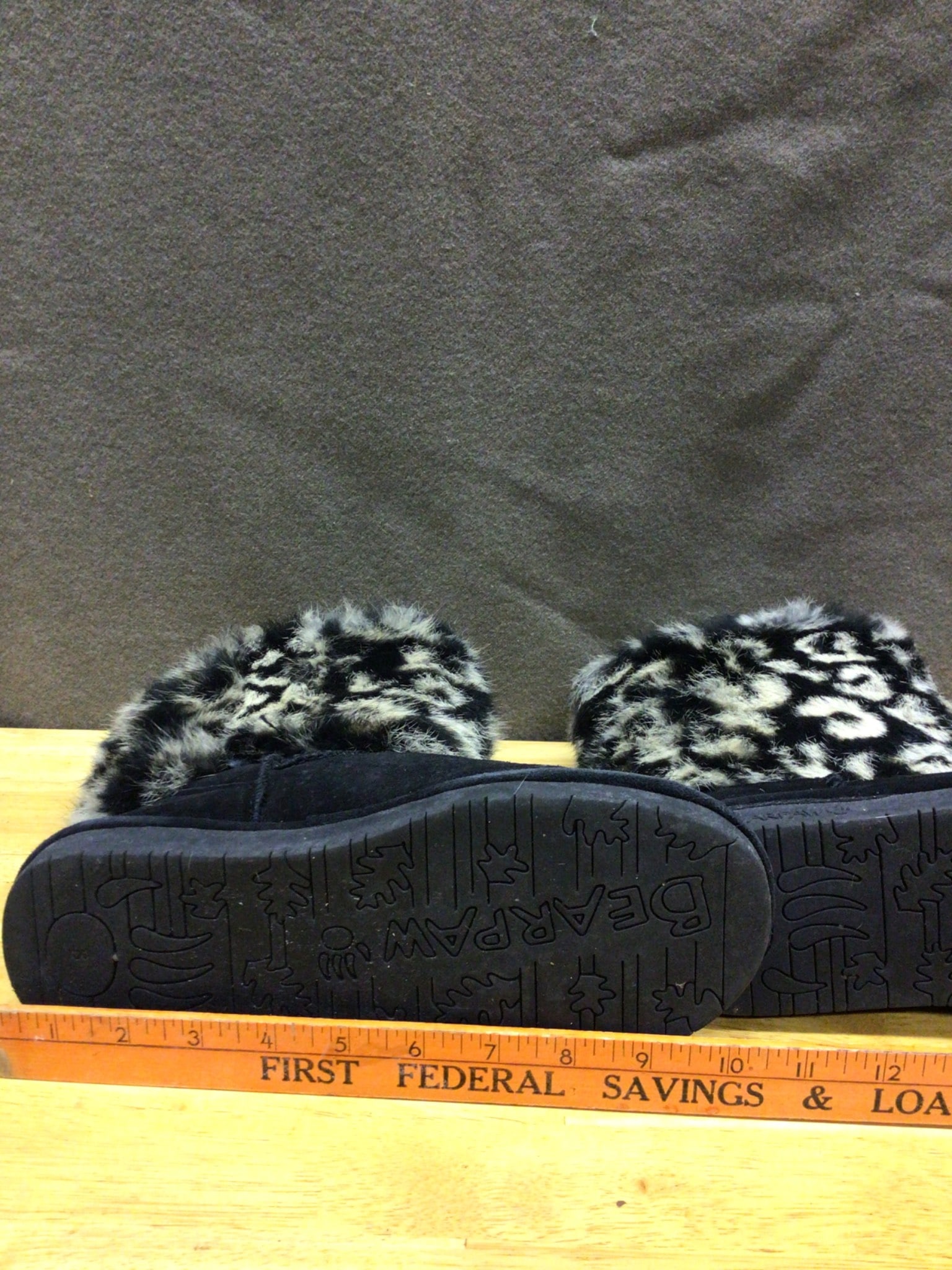 Women's Size 10 Faux Fur and Suede Boots with Rubber Sole - 3