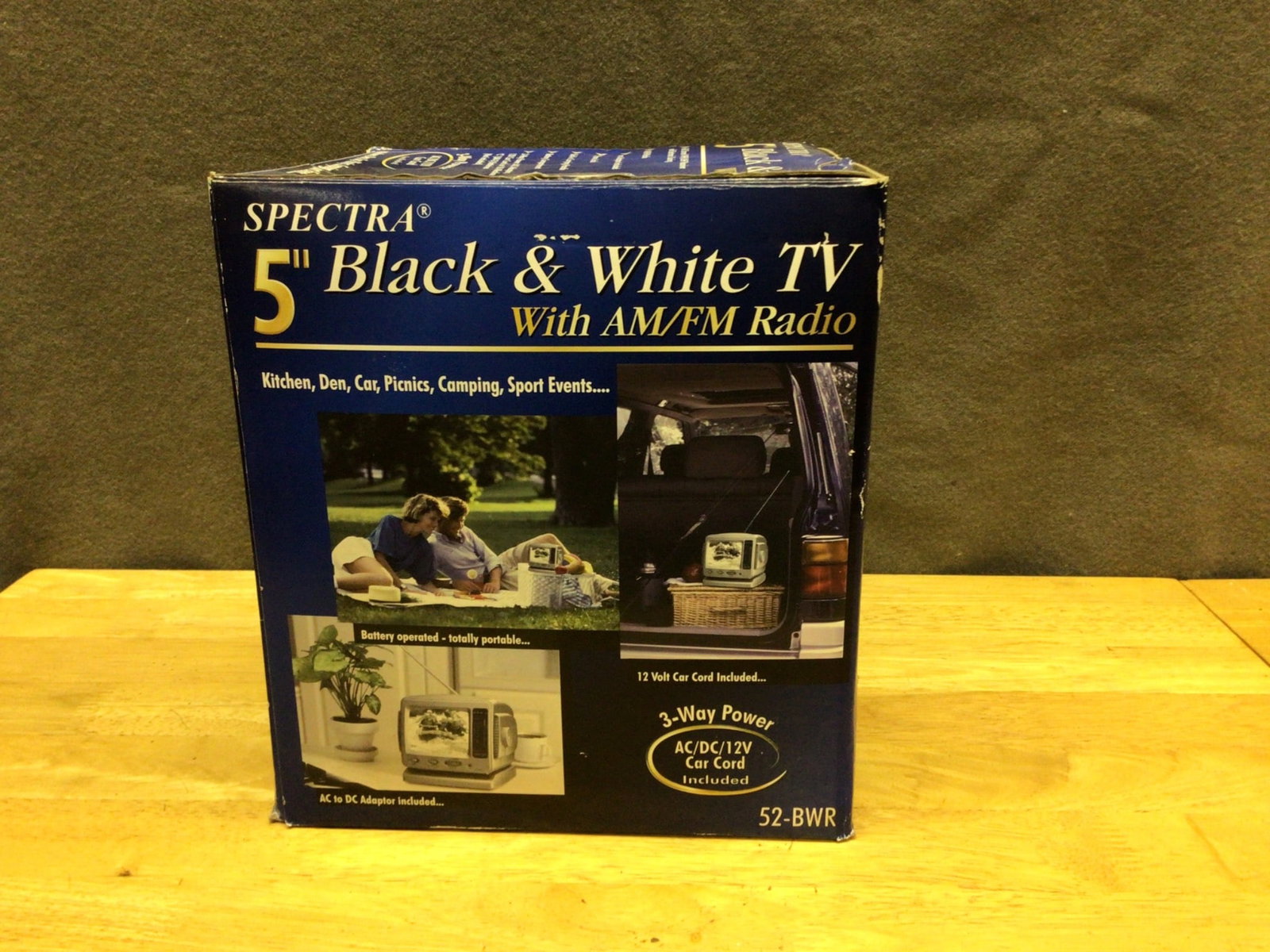 Spectra 5-Inch Black & White TV With AM/FM Radio Model 52-BWR - 2