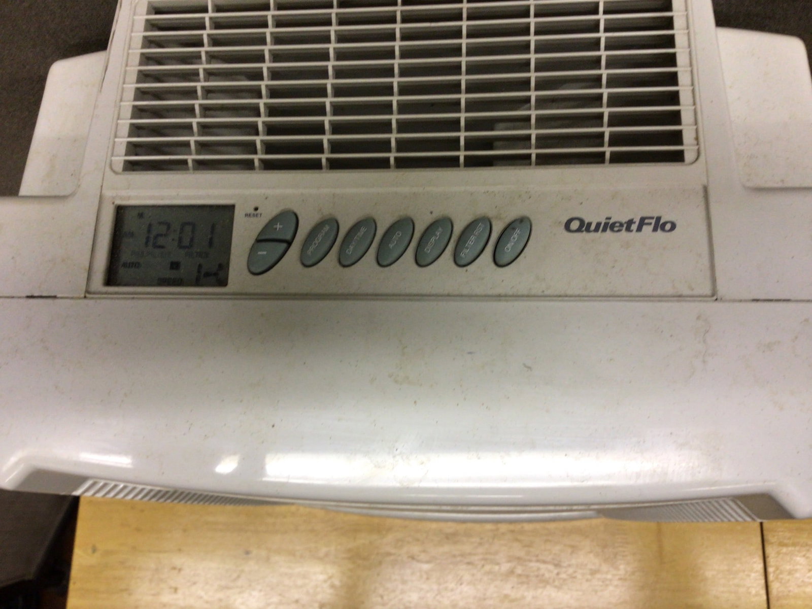 Hunter QuietFlo Air Purifier Model 30090 with Control Panel - 2