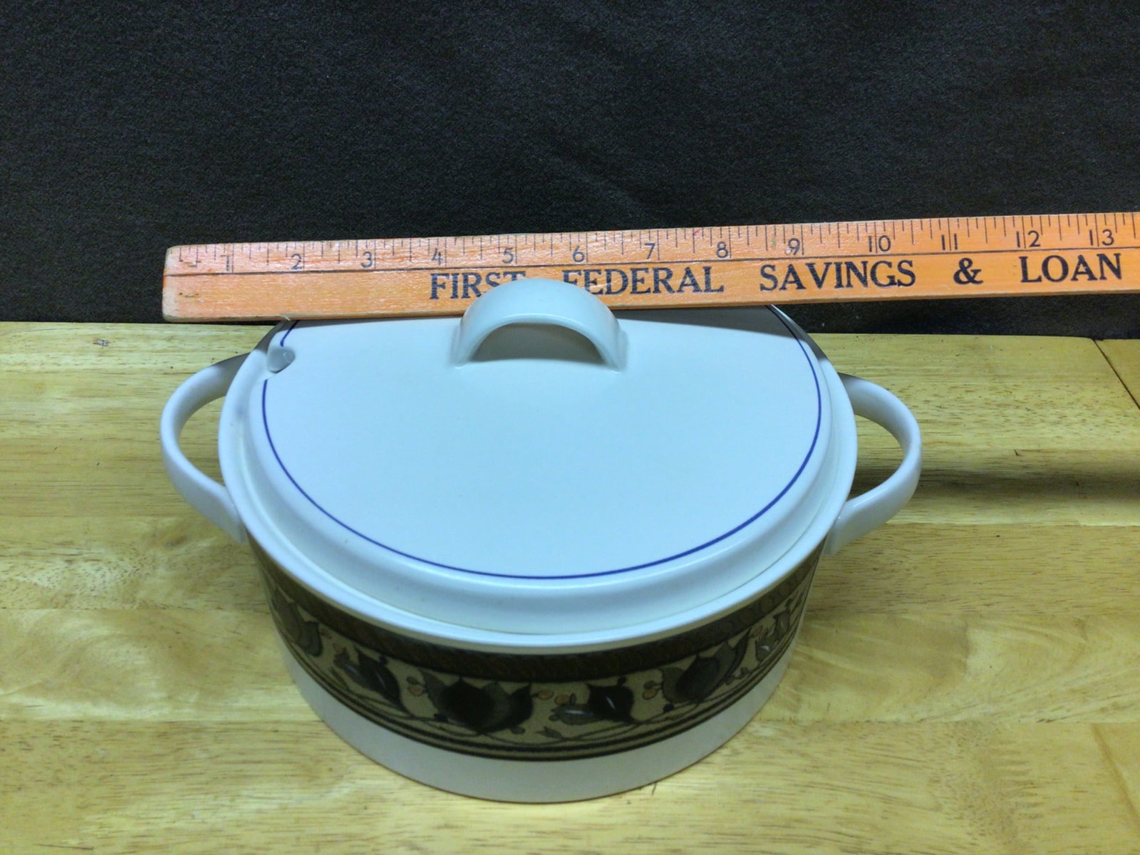 Mikasa Intaglio Arabella Covered Casserole Dish with Original Box: This Mikasa Intaglio Arabella covered casserole dish features a ceramic design with a floral motif and durable dual handles. Model number CAC29 Arabella, as indicated on the base. Includes the origina