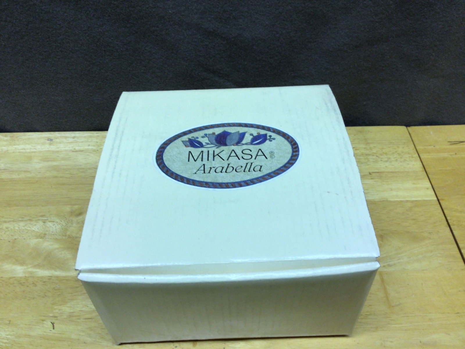 Mikasa Intaglio Arabella Covered Casserole Dish with Original Box - 4