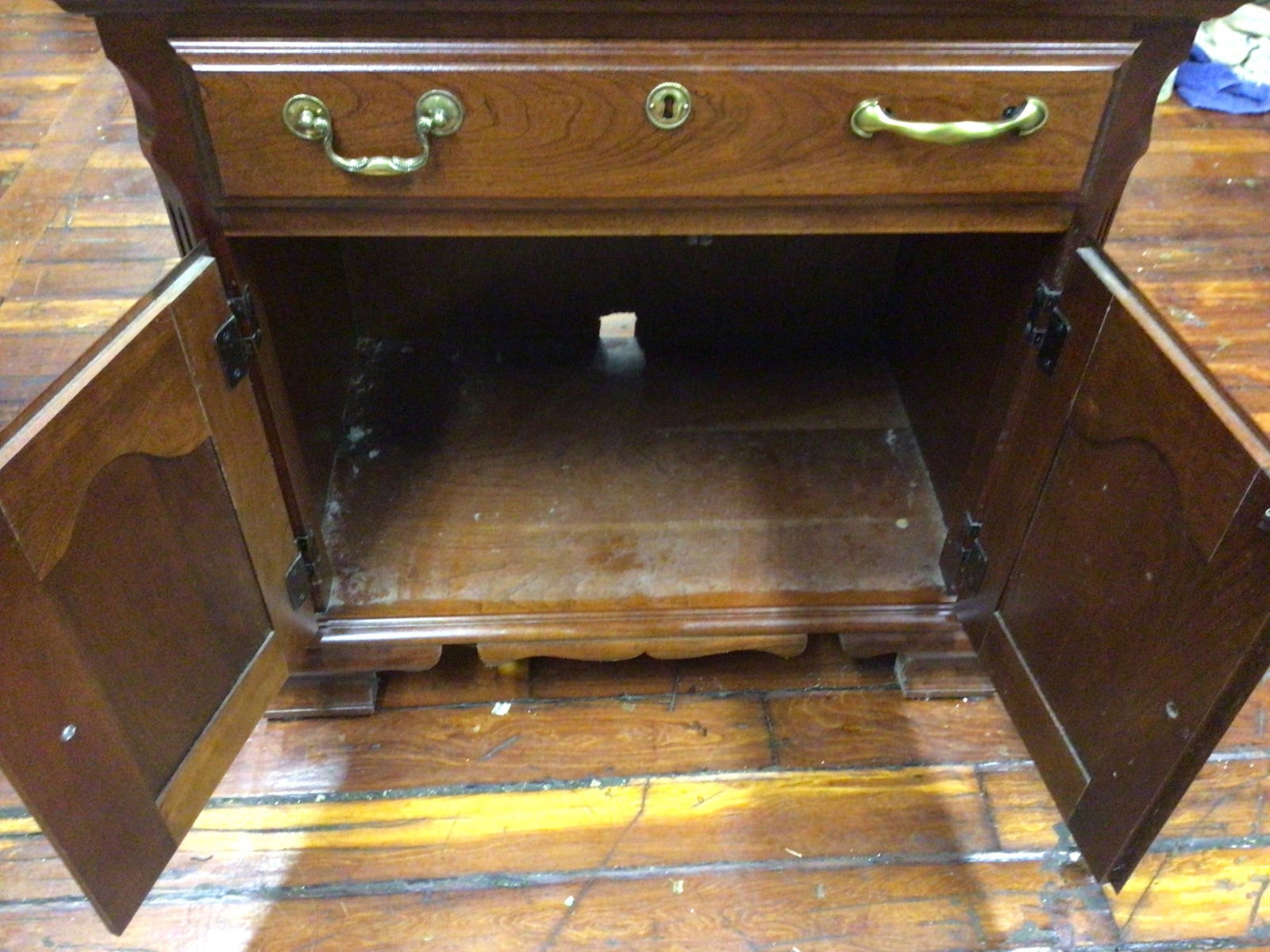 Wooden Sideboard With Drawer and Double Doors - 4