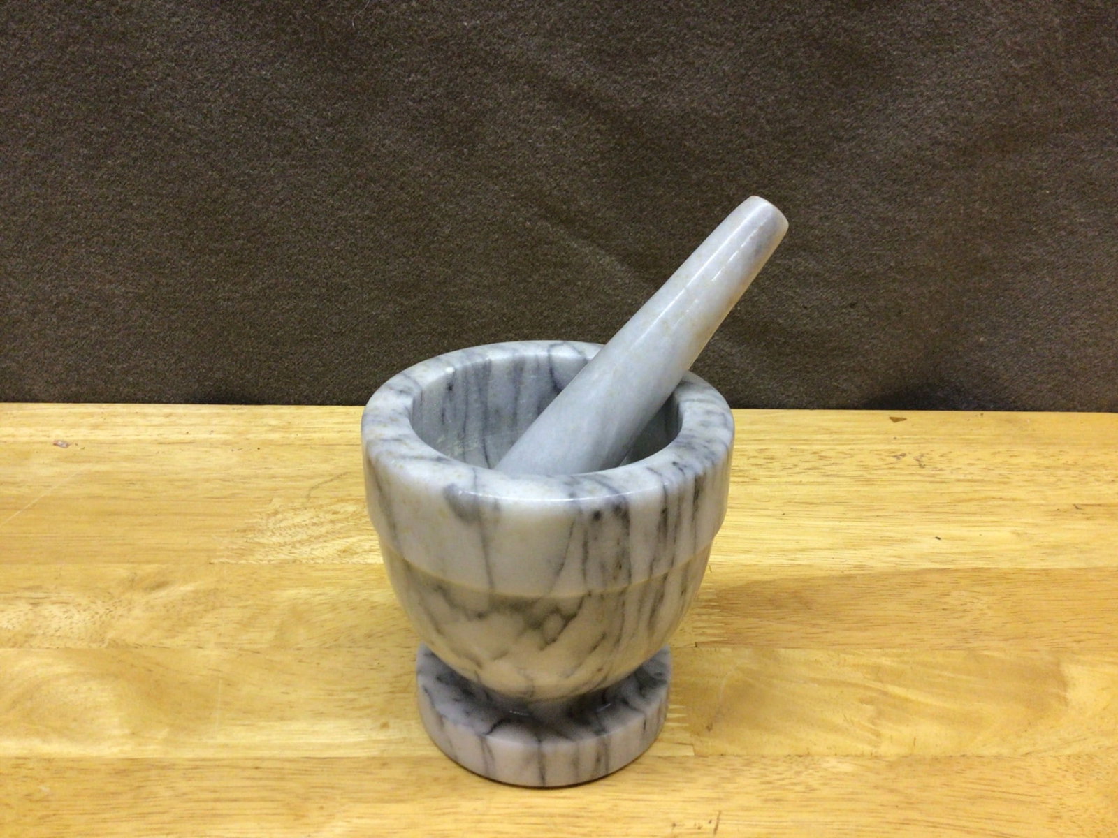 Marble Mortar and Pestle Set With Gray Veining (1 of 4)
