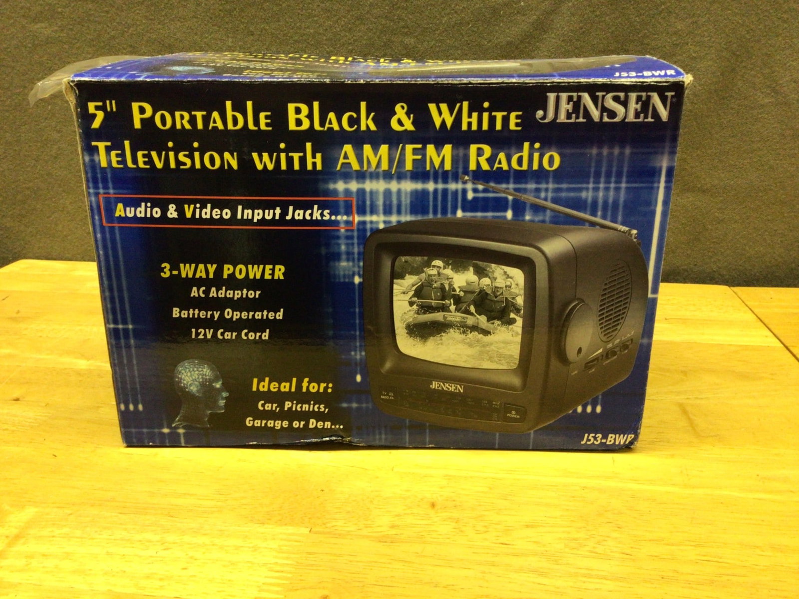 Jensen J53-BWR 5-Inch Portable Black and White Television With AM/FM Radio (1 of 3)