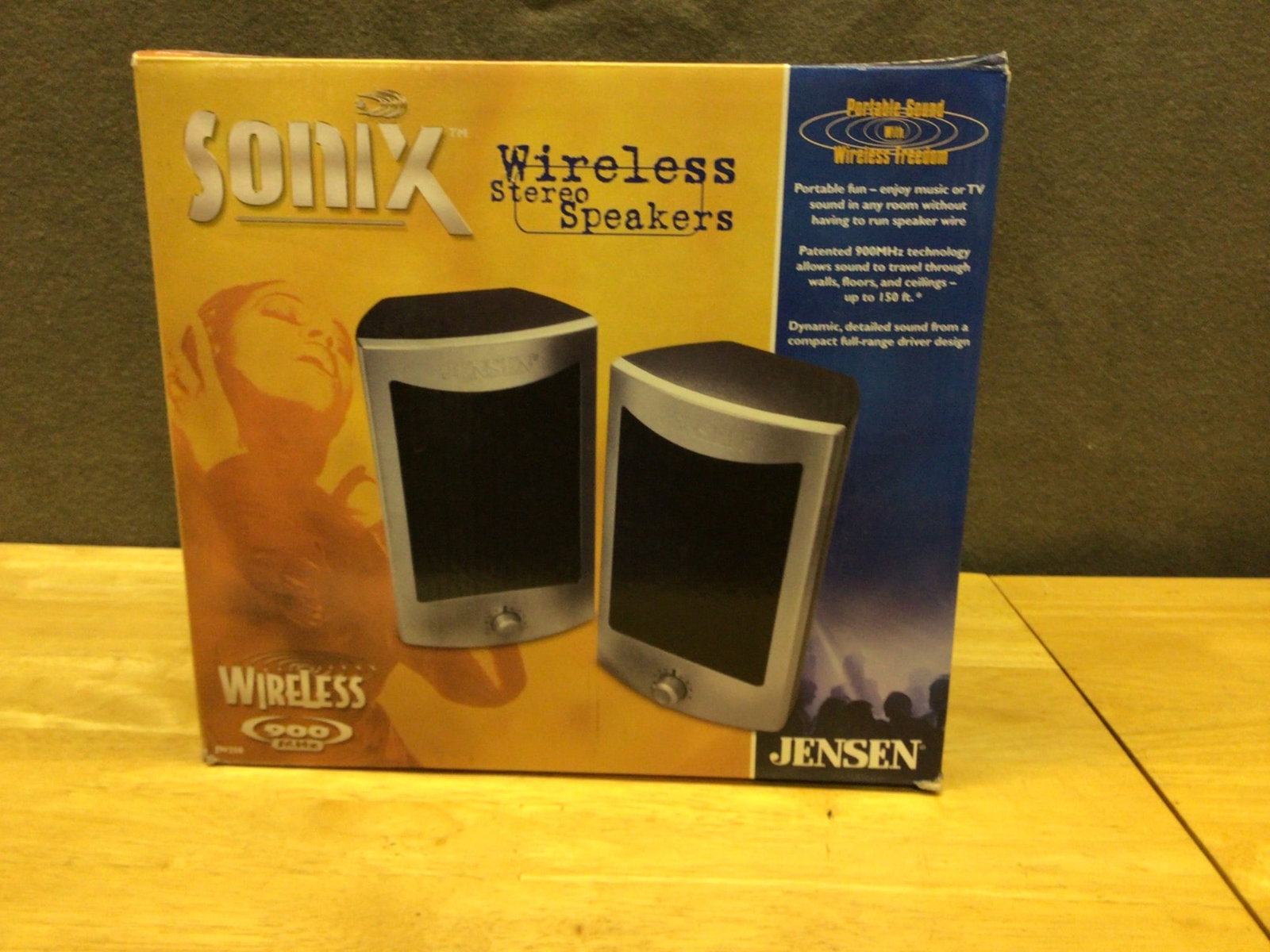 Jensen JWS50 Wireless Stereo Speakers with Transmitter and Adapter (1 of 5)