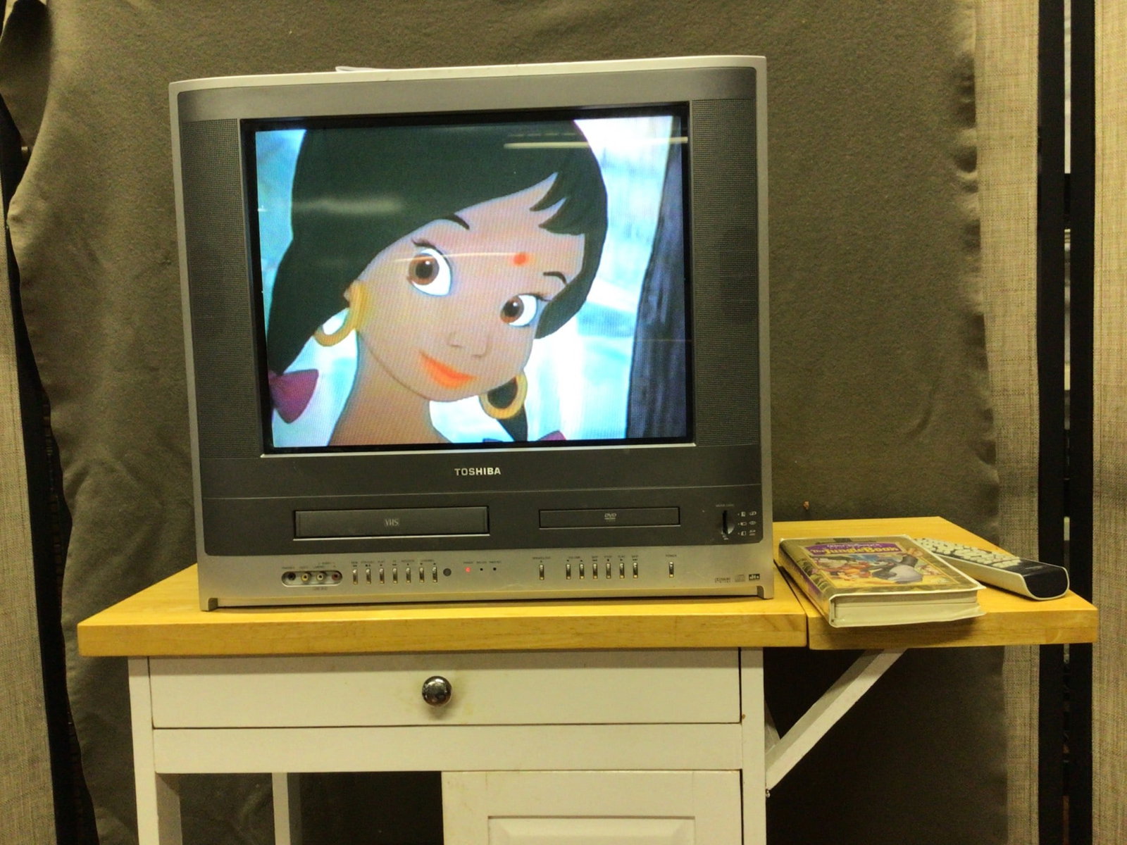 Toshiba MW24F51 Combination Flat Color TV with VHS and DVD Player: This Toshiba MW24F51 features a built-in VHS and DVD player that has been verified to work perfectly. The TV offers a flat color screen with an approximate diagonal measurement of 24 inches. The contr