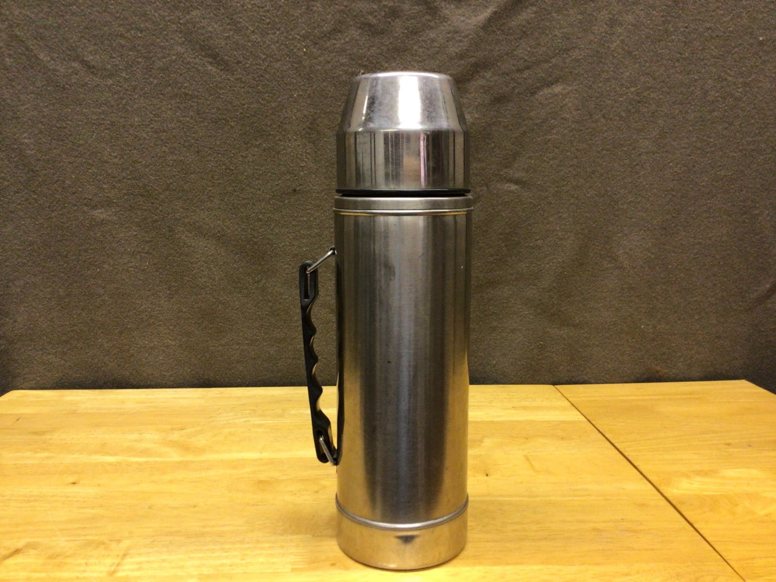 Uno-Vac Stainless Steel Thermos with Handle, Manufactured in Meriden, U.S.A. - 2