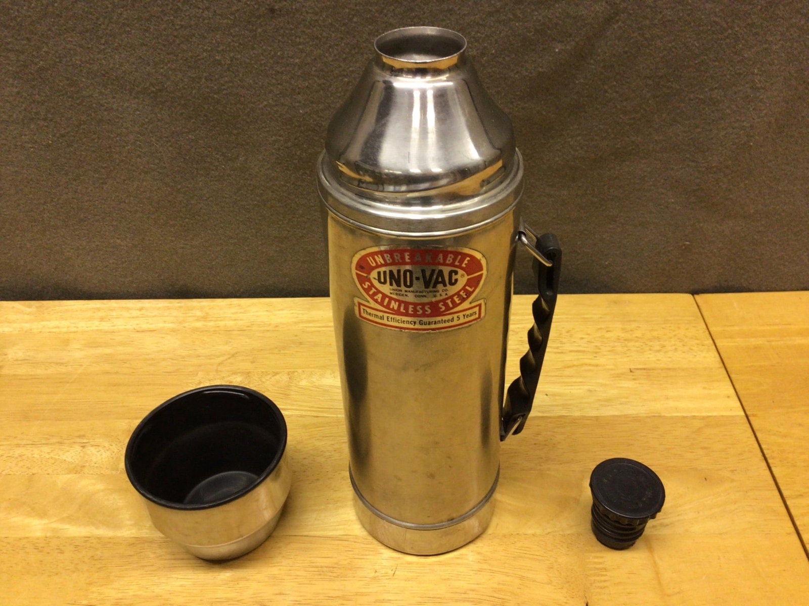 Uno-Vac Stainless Steel Thermos with Handle, Manufactured in Meriden, U.S.A. - 4