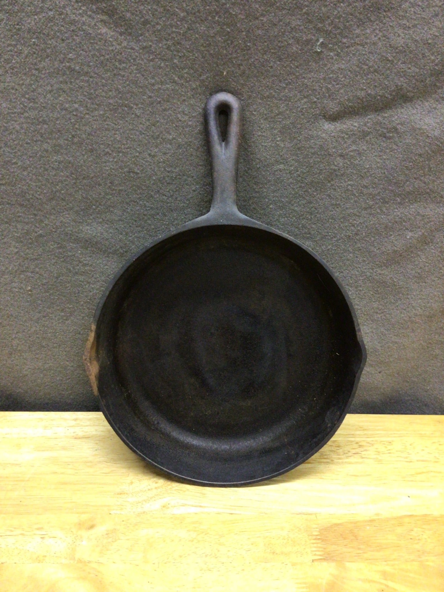 Cast Iron Skillet No. 7 with Approximate 10-1/4 Inch Diameter (1 of 4)