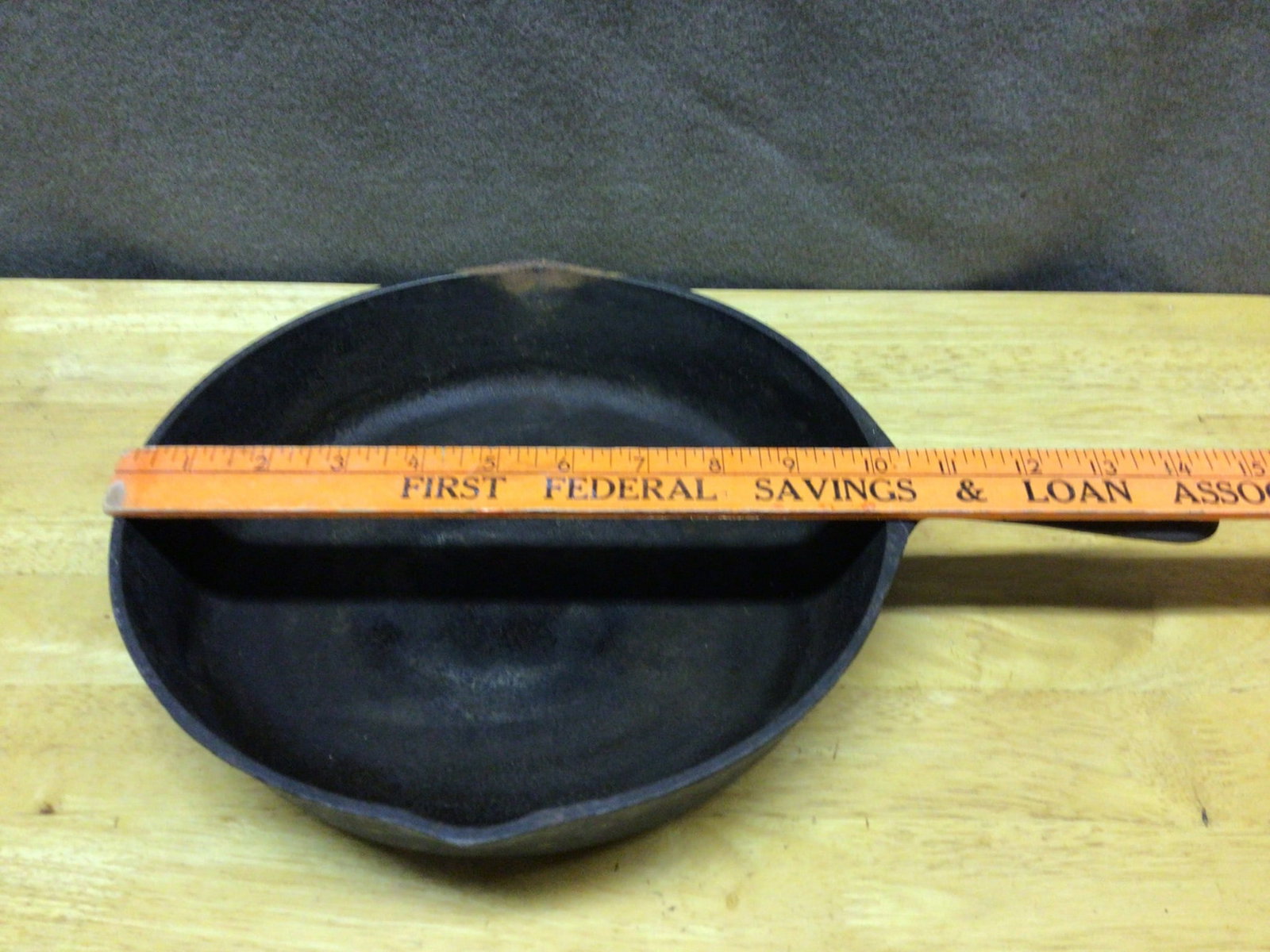 Cast Iron Skillet No. 7 with Approximate 10-1/4 Inch Diameter - 4